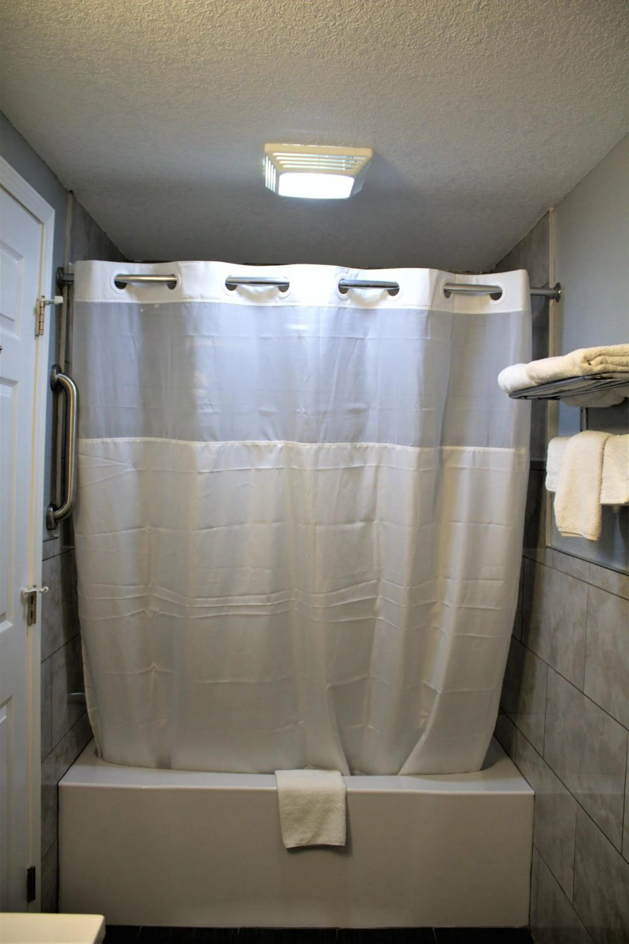 Hometowne Inn & Suites