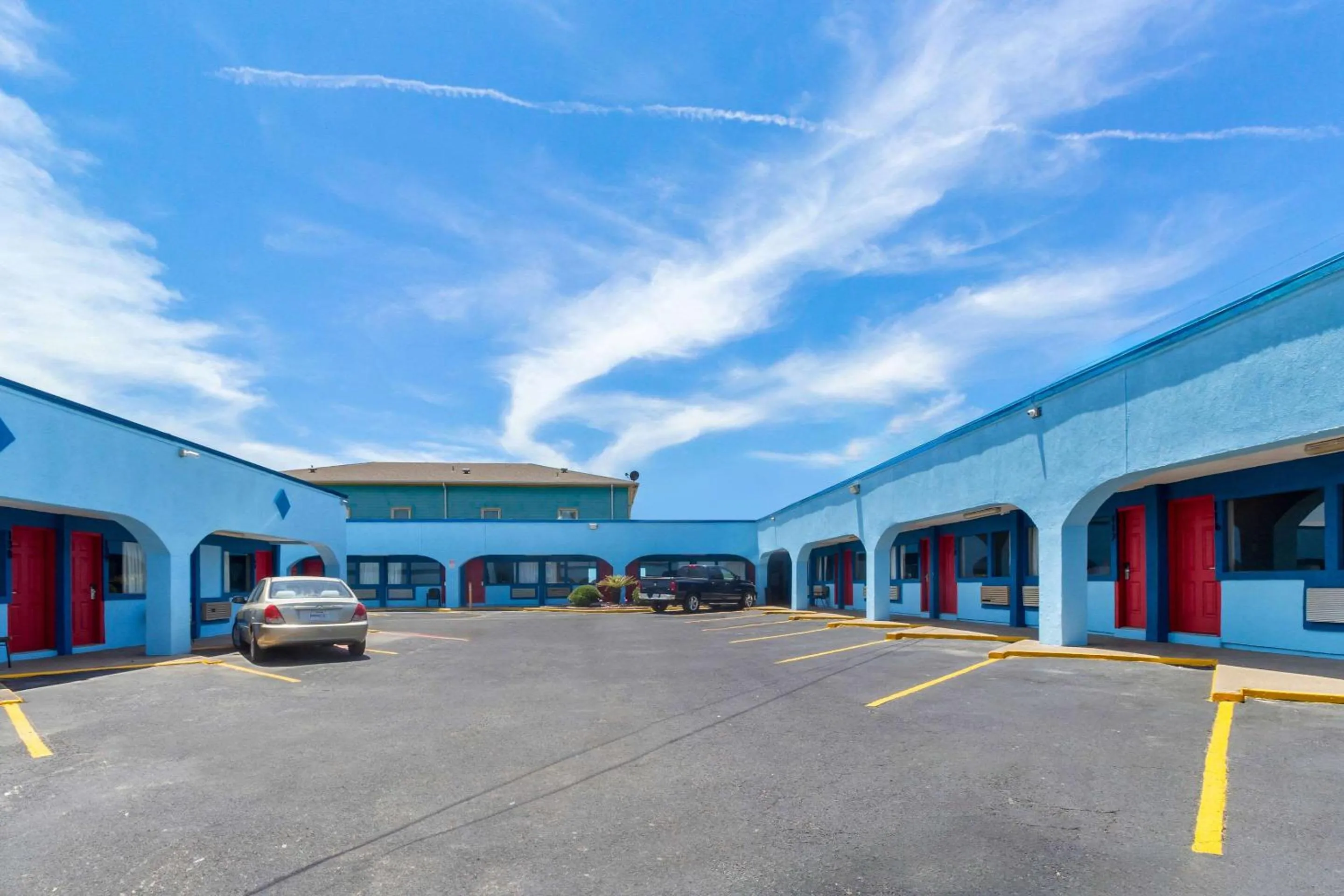 Property building in Knights Inn Galveston