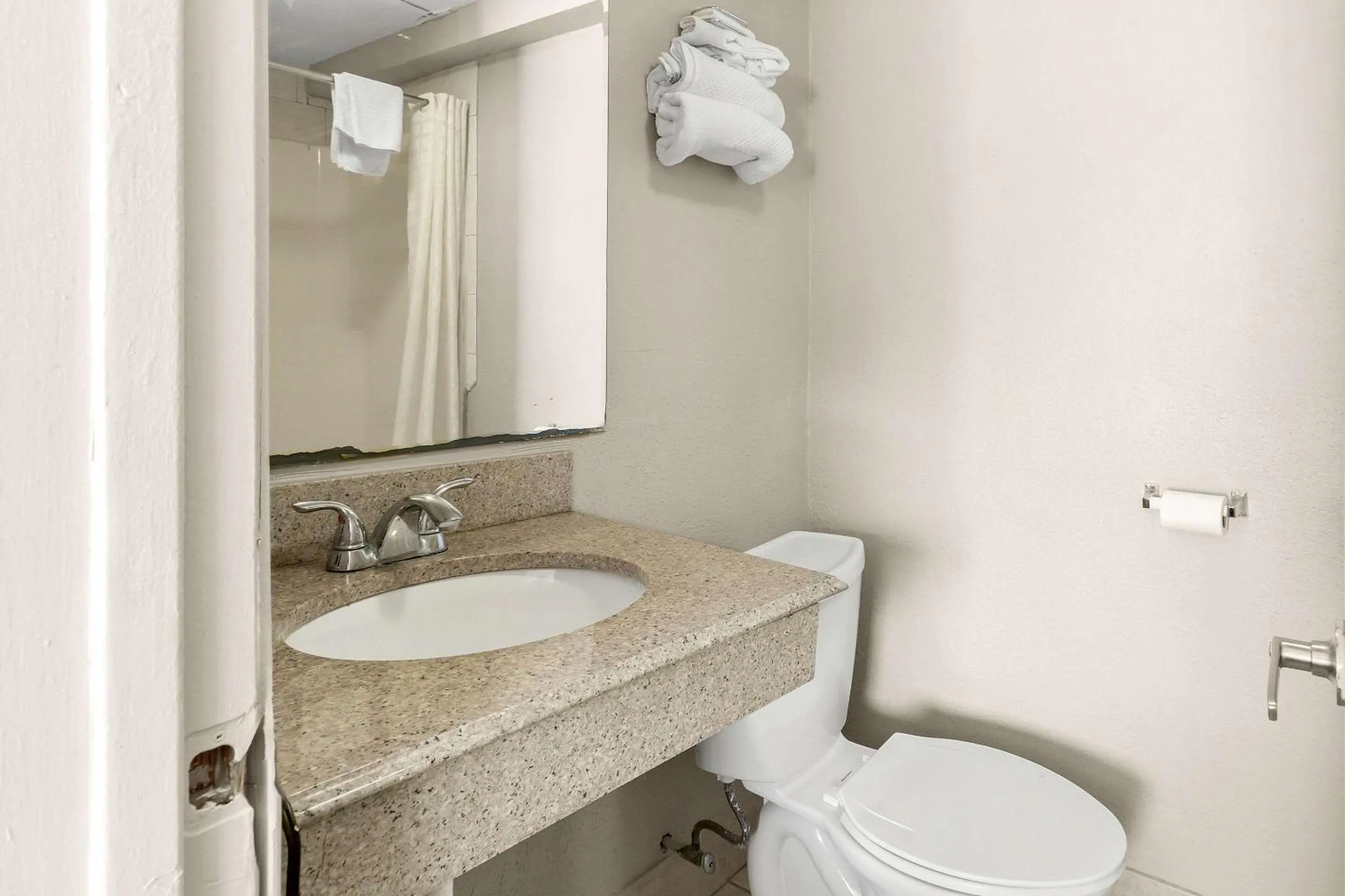 Bedroom in Knights Inn Galveston