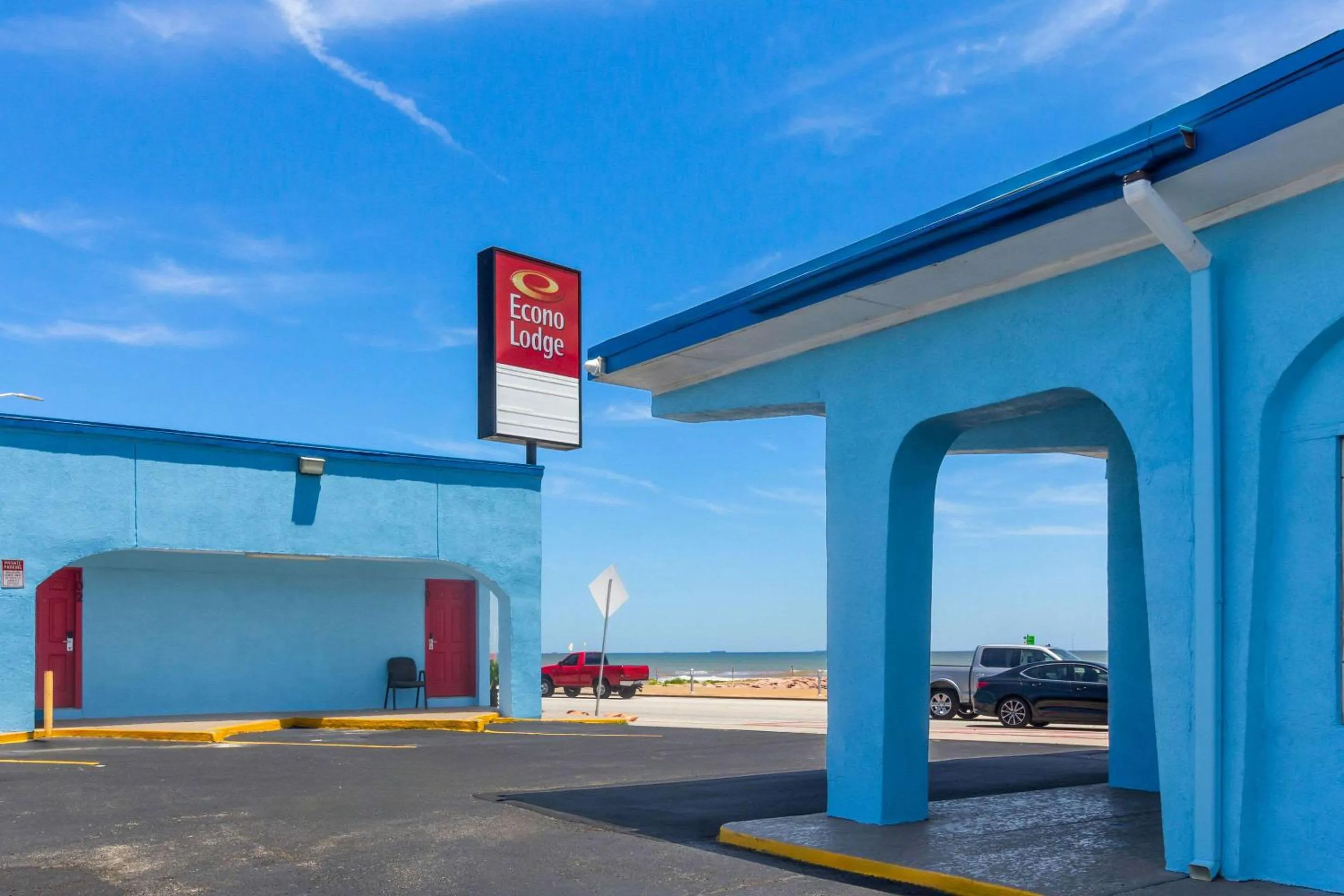 Property building in Knights Inn Galveston