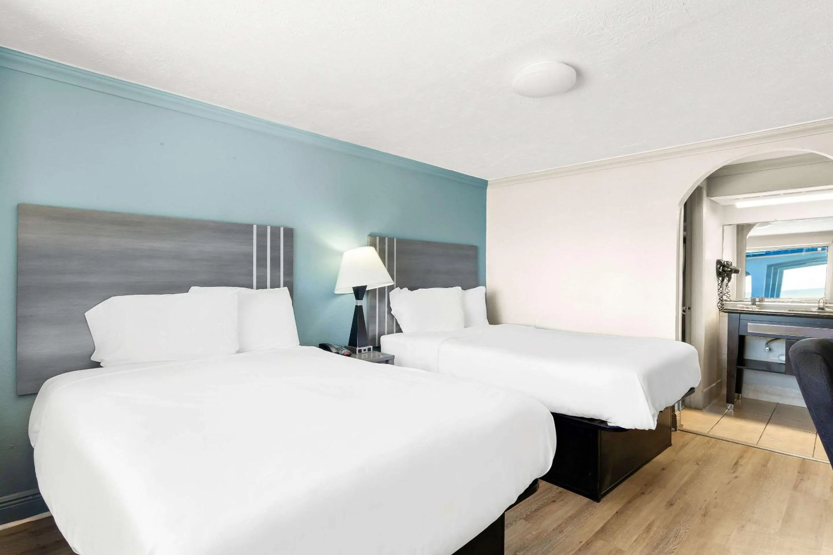 Bedroom in Knights Inn Galveston