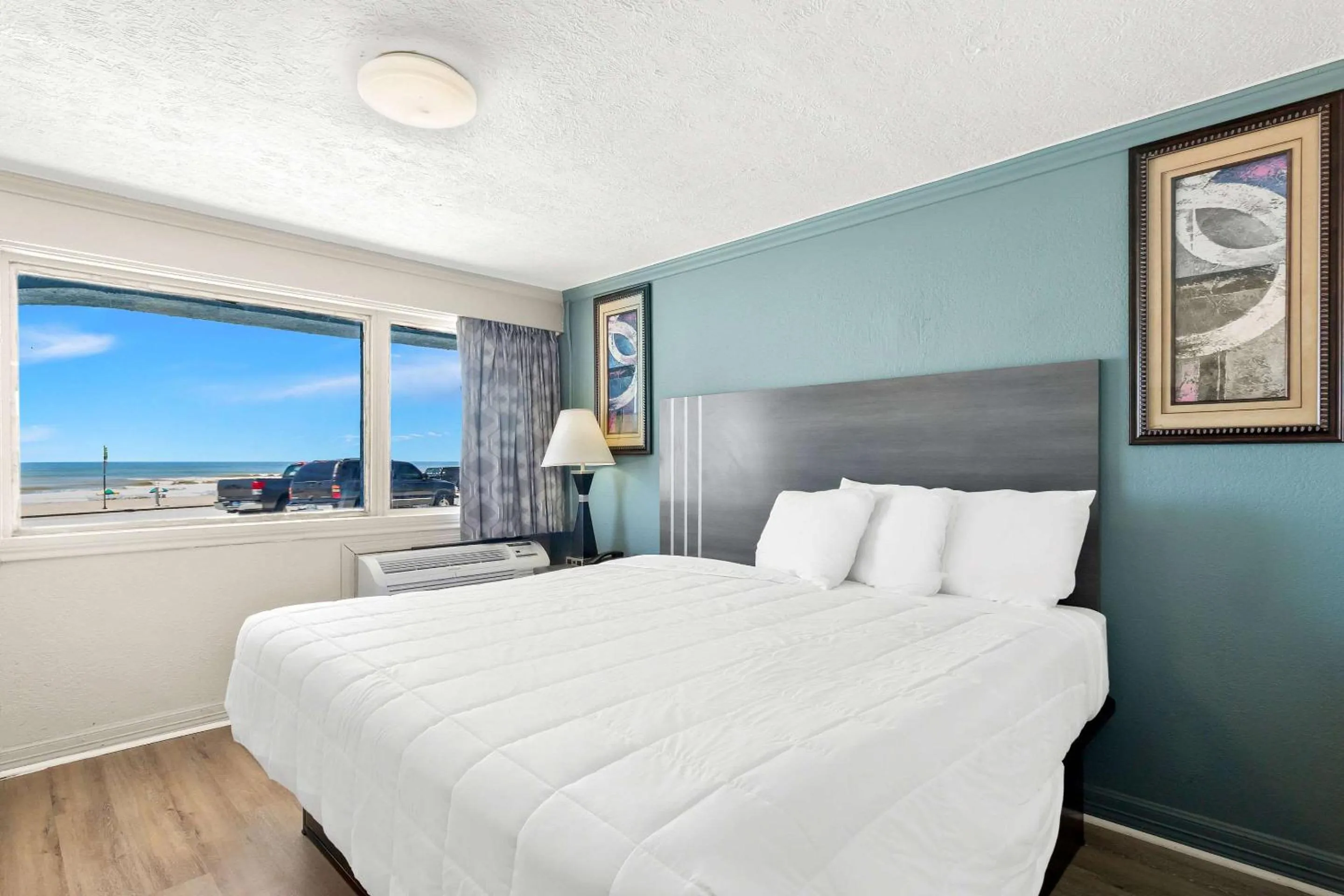 Bedroom in Knights Inn Galveston