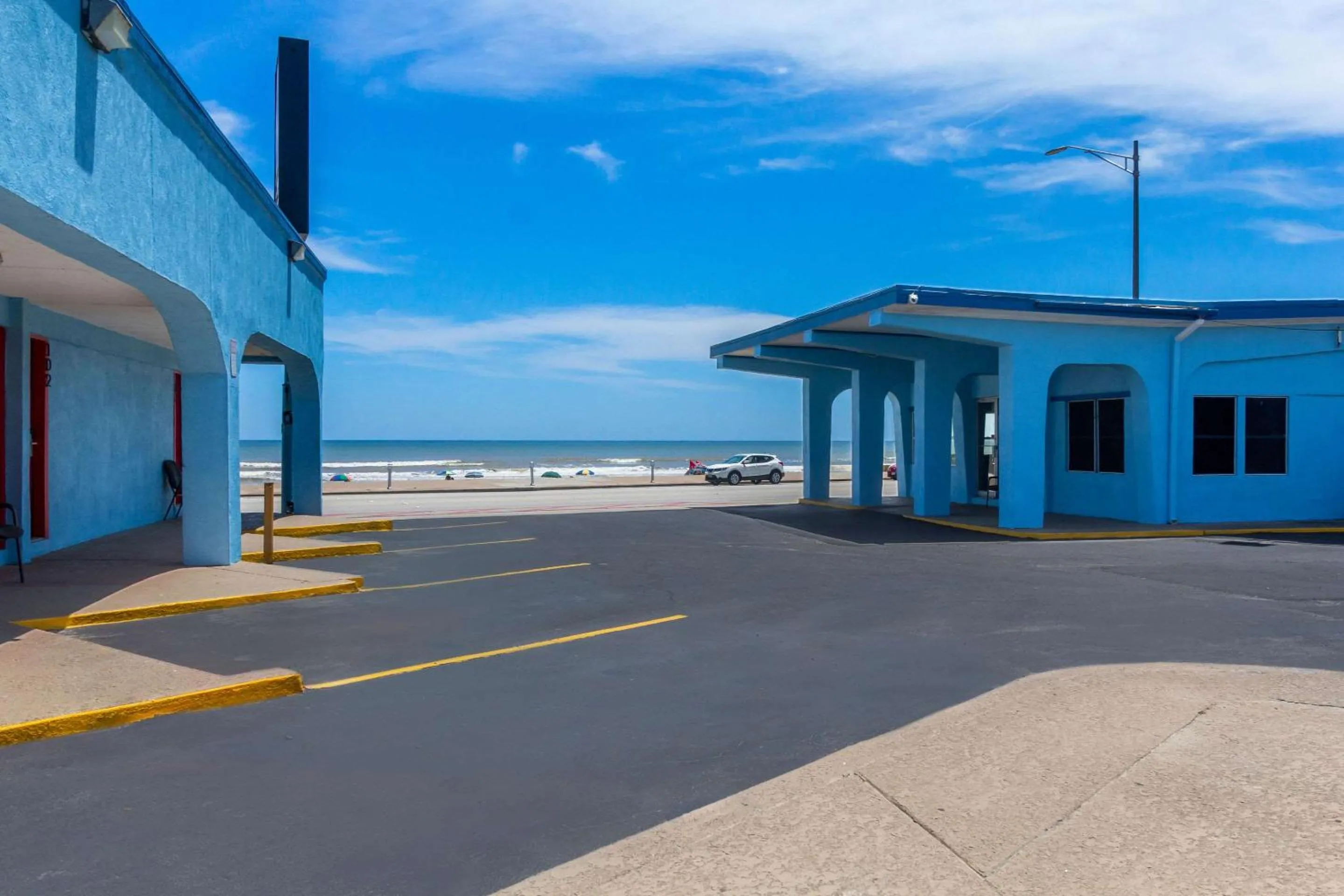 Property building in Knights Inn Galveston