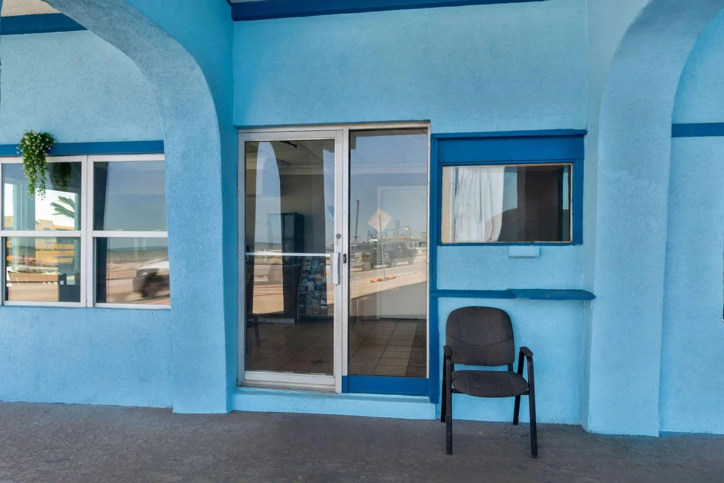 Property building in Knights Inn Galveston