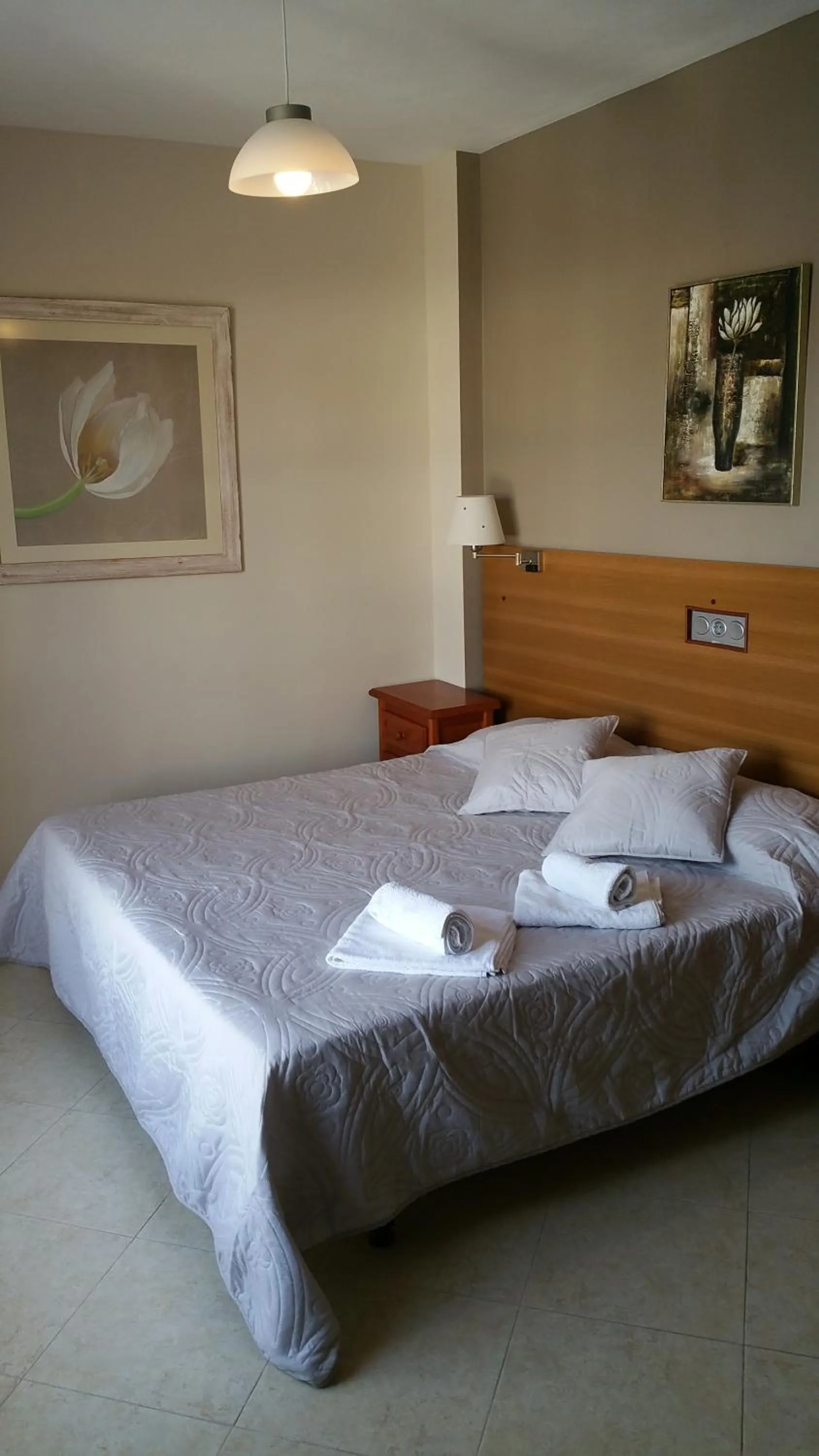 Photo of the whole room, Bed in Sotel Valle Guadiaro