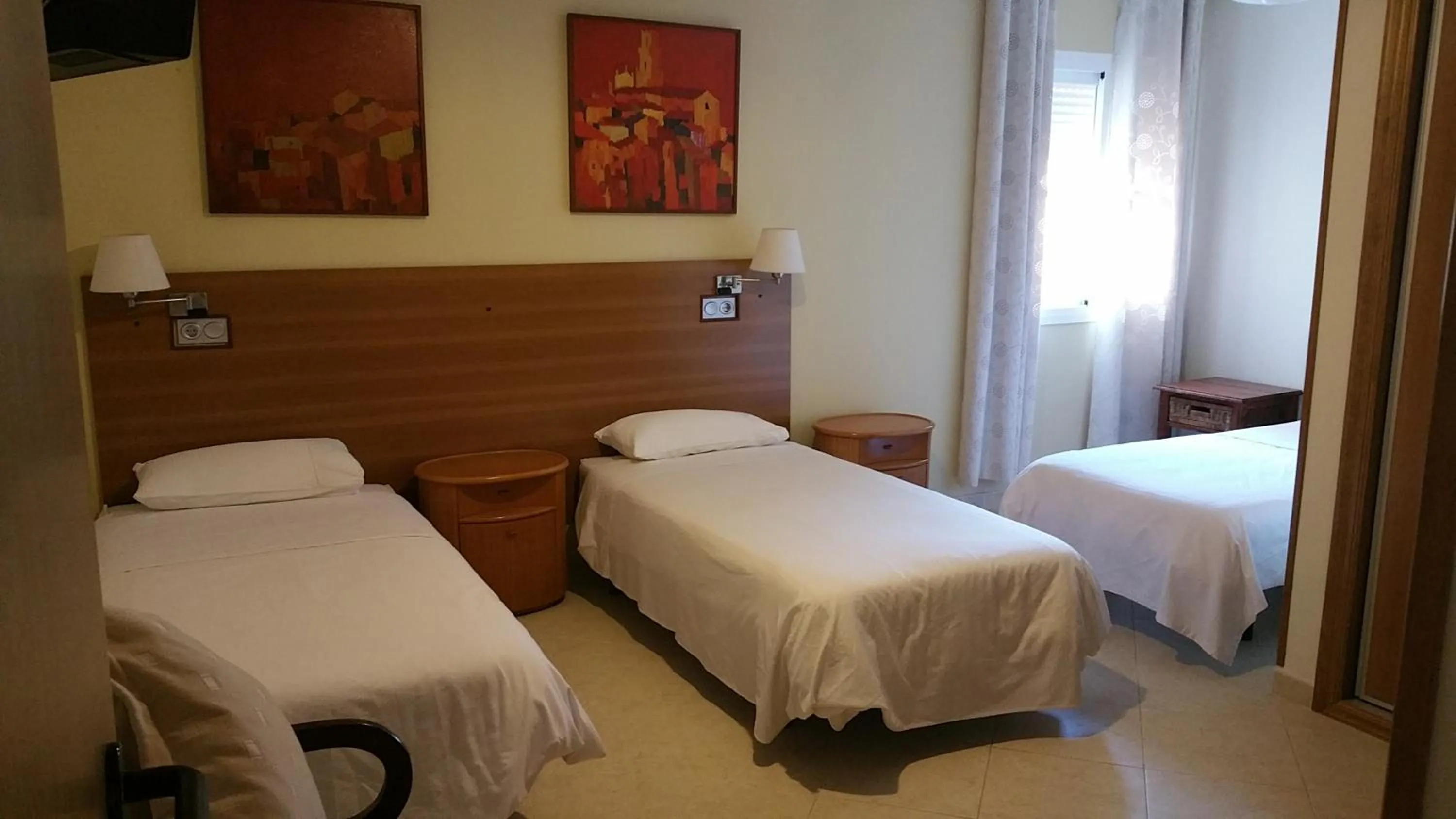 Photo of the whole room, Bed in Sotel Valle Guadiaro