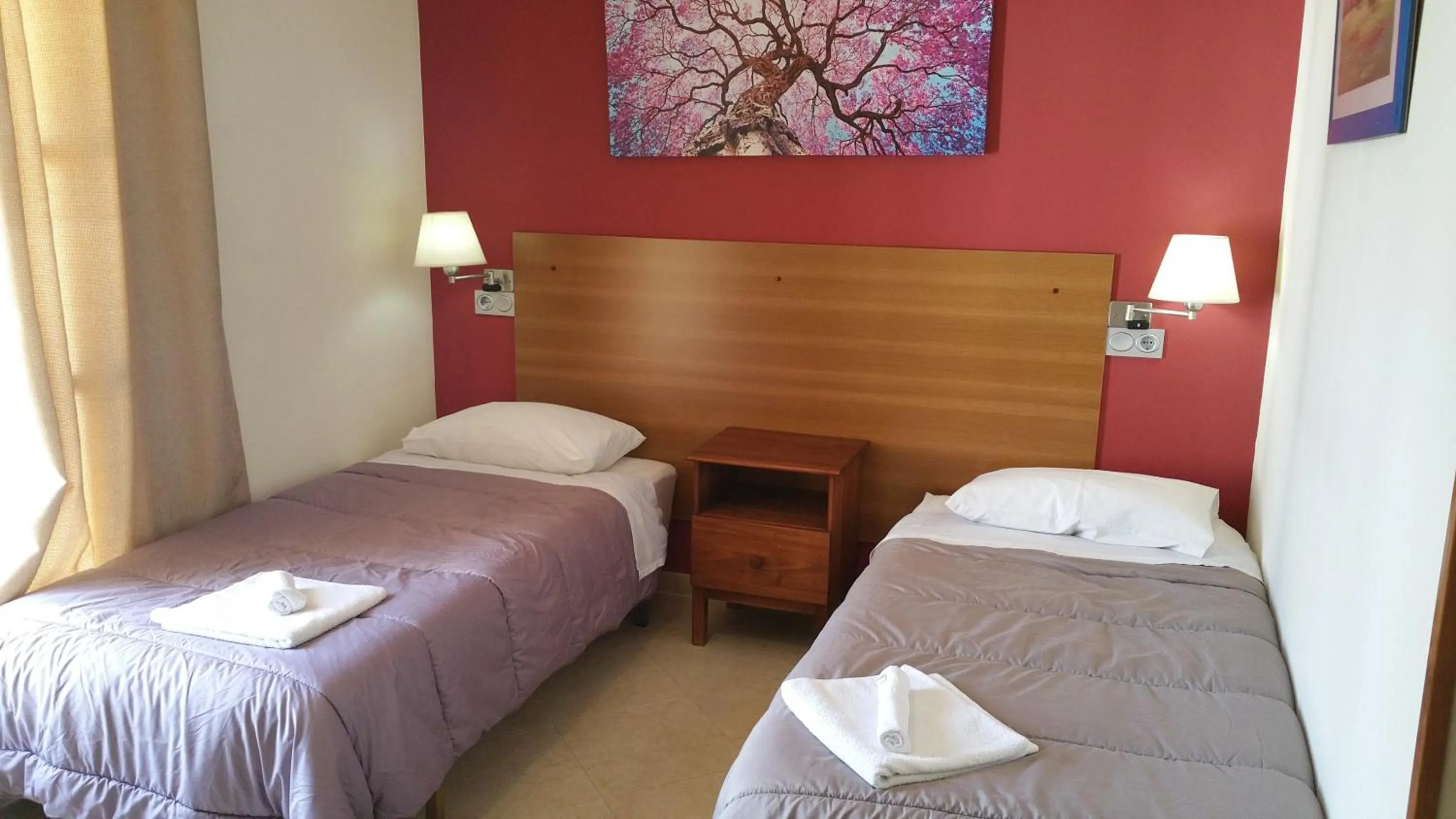 Photo of the whole room, Bed in Sotel Valle Guadiaro