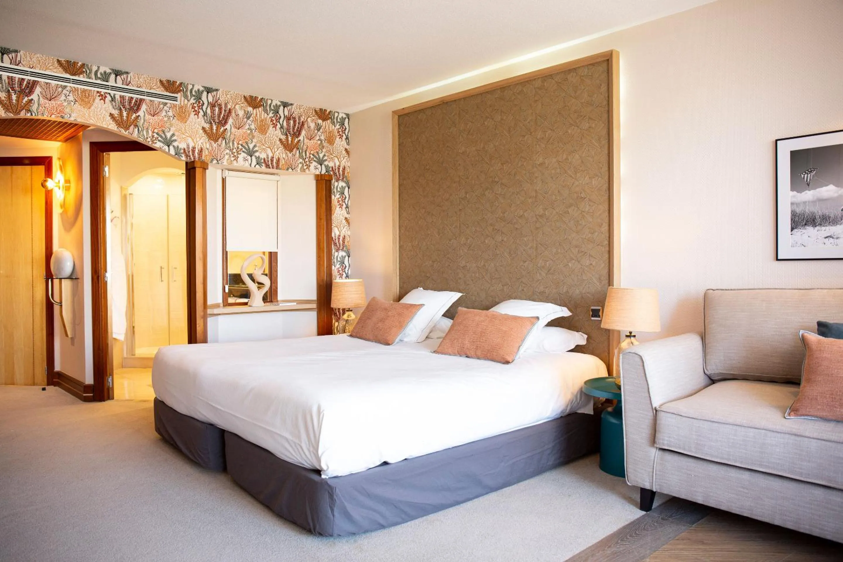 Bed in Grand Hôtel Les Flamants Roses Thalasso & Spa