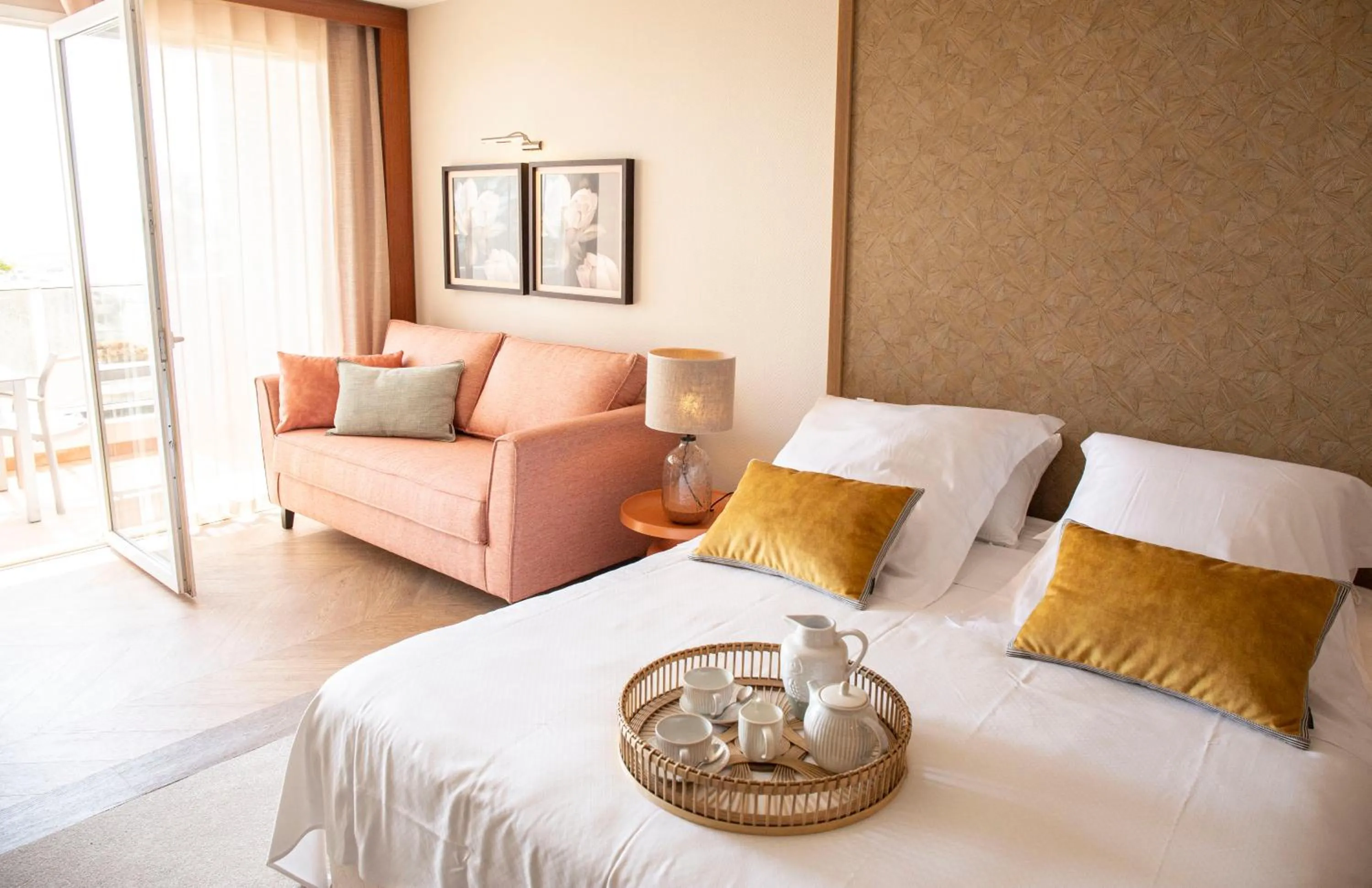 Bed in Grand Hôtel Les Flamants Roses Thalasso & Spa