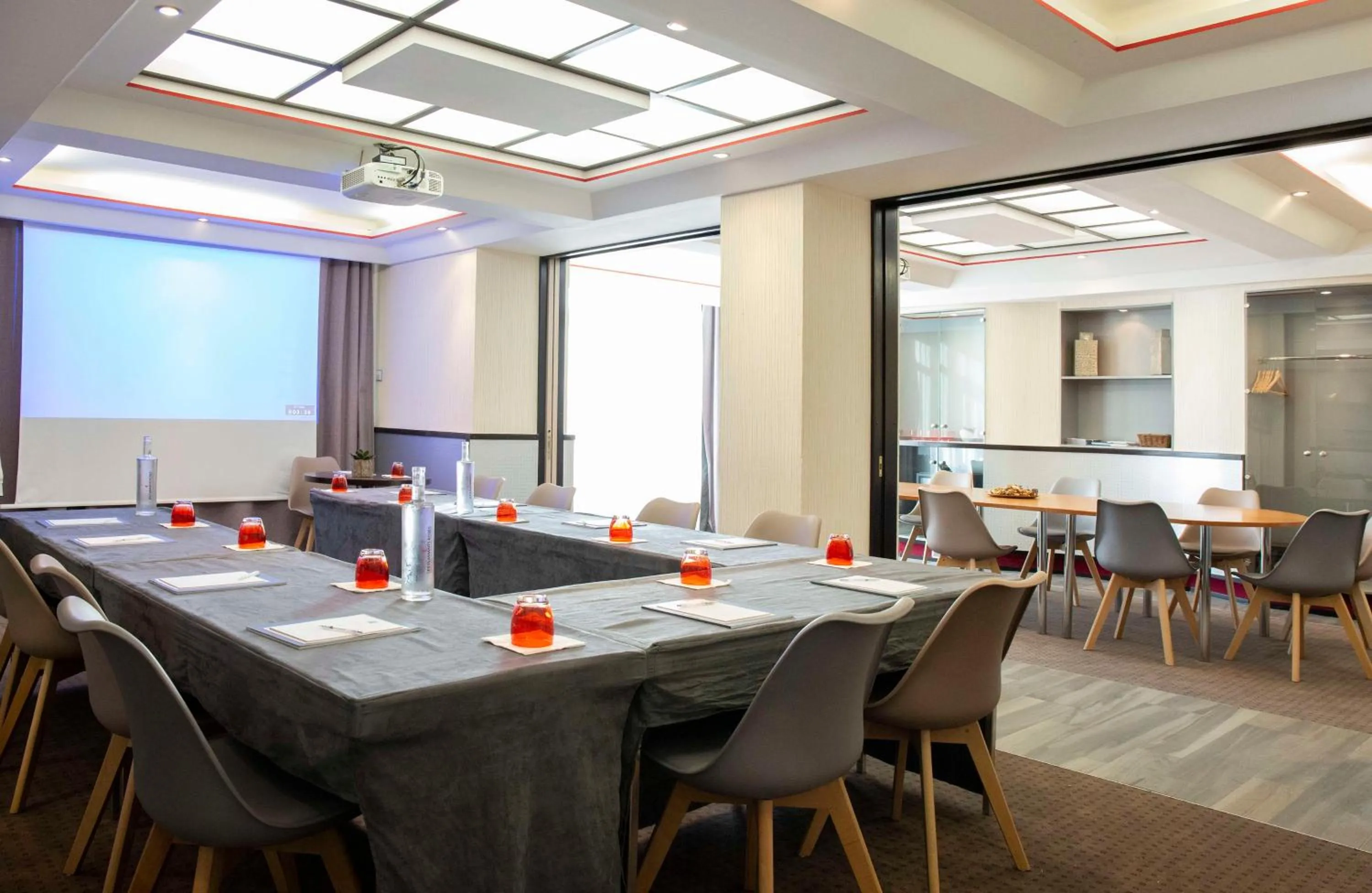 Meeting/conference room in Grand Hôtel Les Flamants Roses Thalasso & Spa