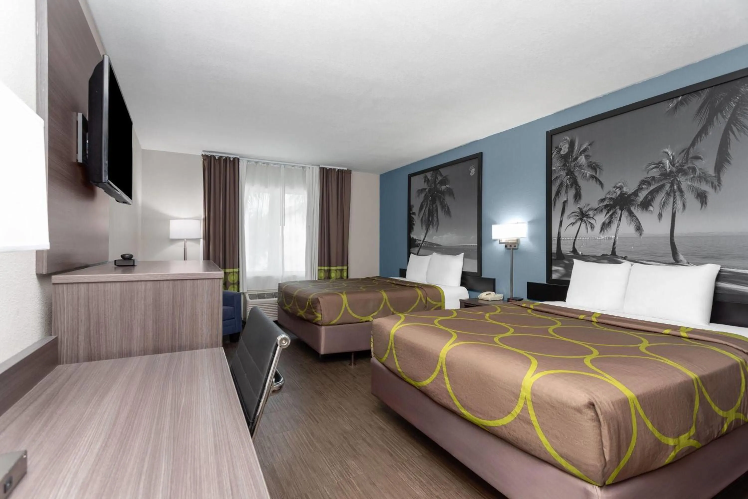 Photo of the whole room, Bed in Super 8 Motel by Wyndham near Fort Lauderdale Arpt