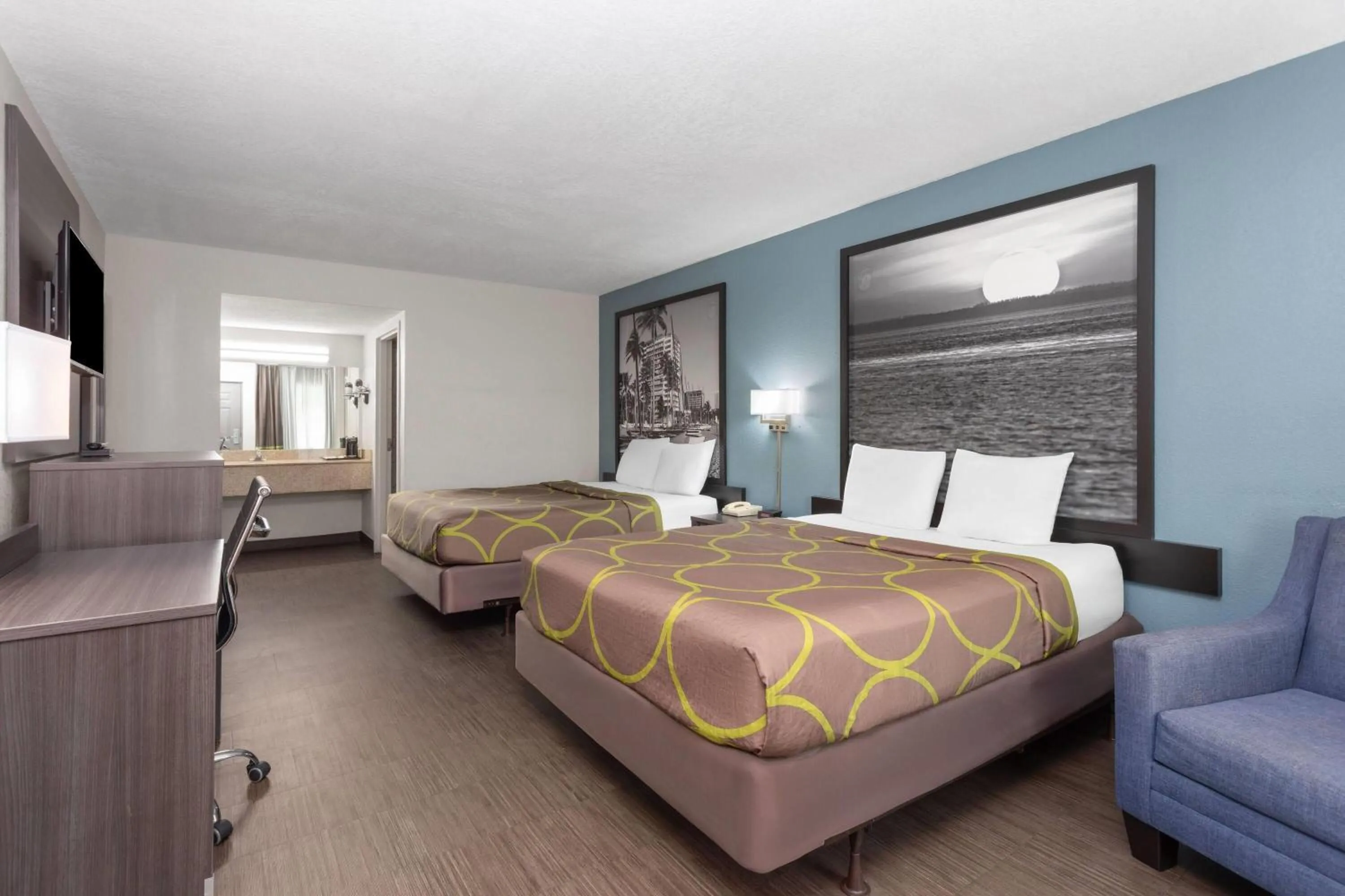 Photo of the whole room, Bed in Super 8 Motel by Wyndham near Fort Lauderdale Arpt