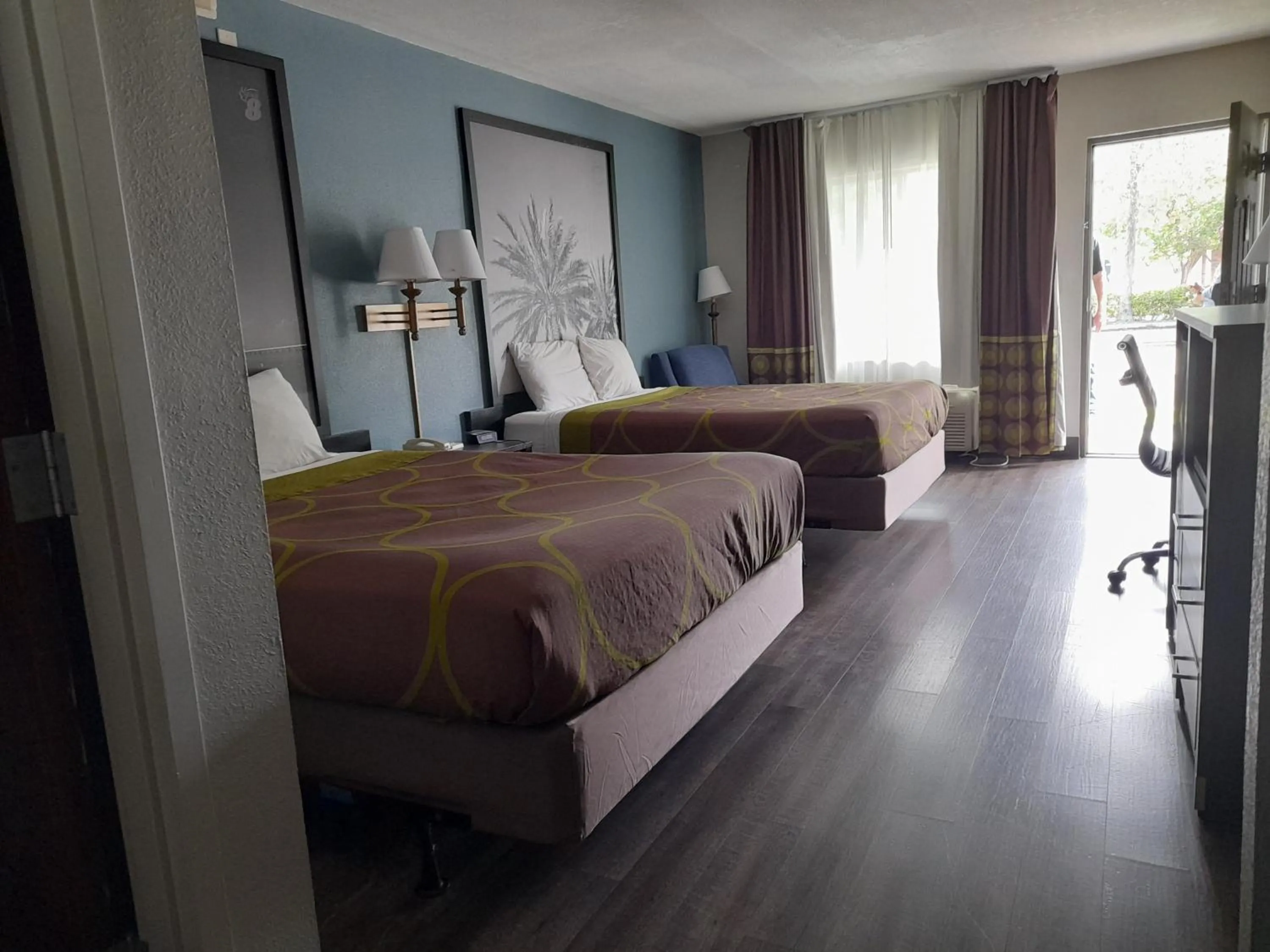 Bedroom, Bed in Super 8 Motel by Wyndham near Fort Lauderdale Arpt