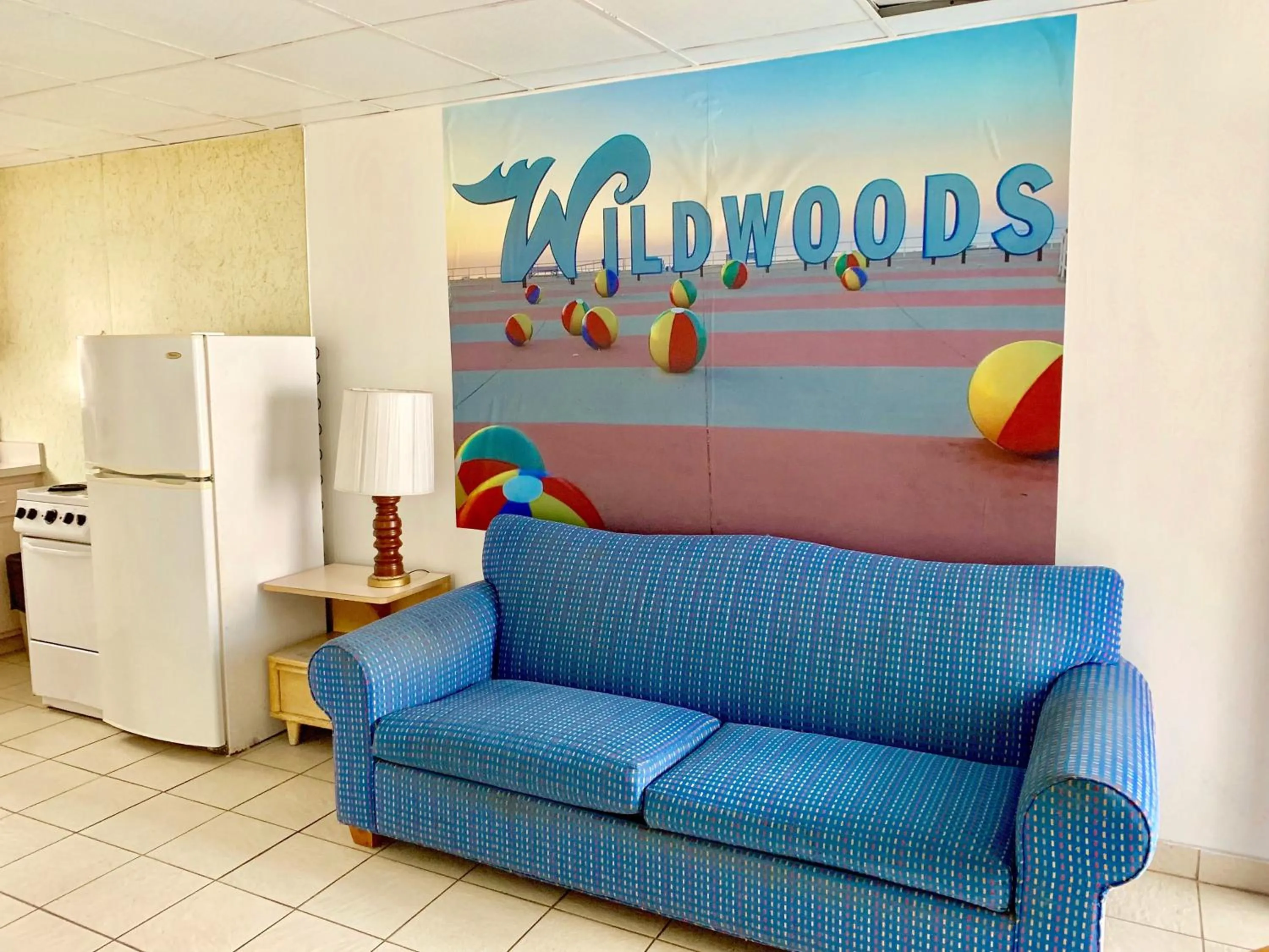 Seating area in White Caps Motel