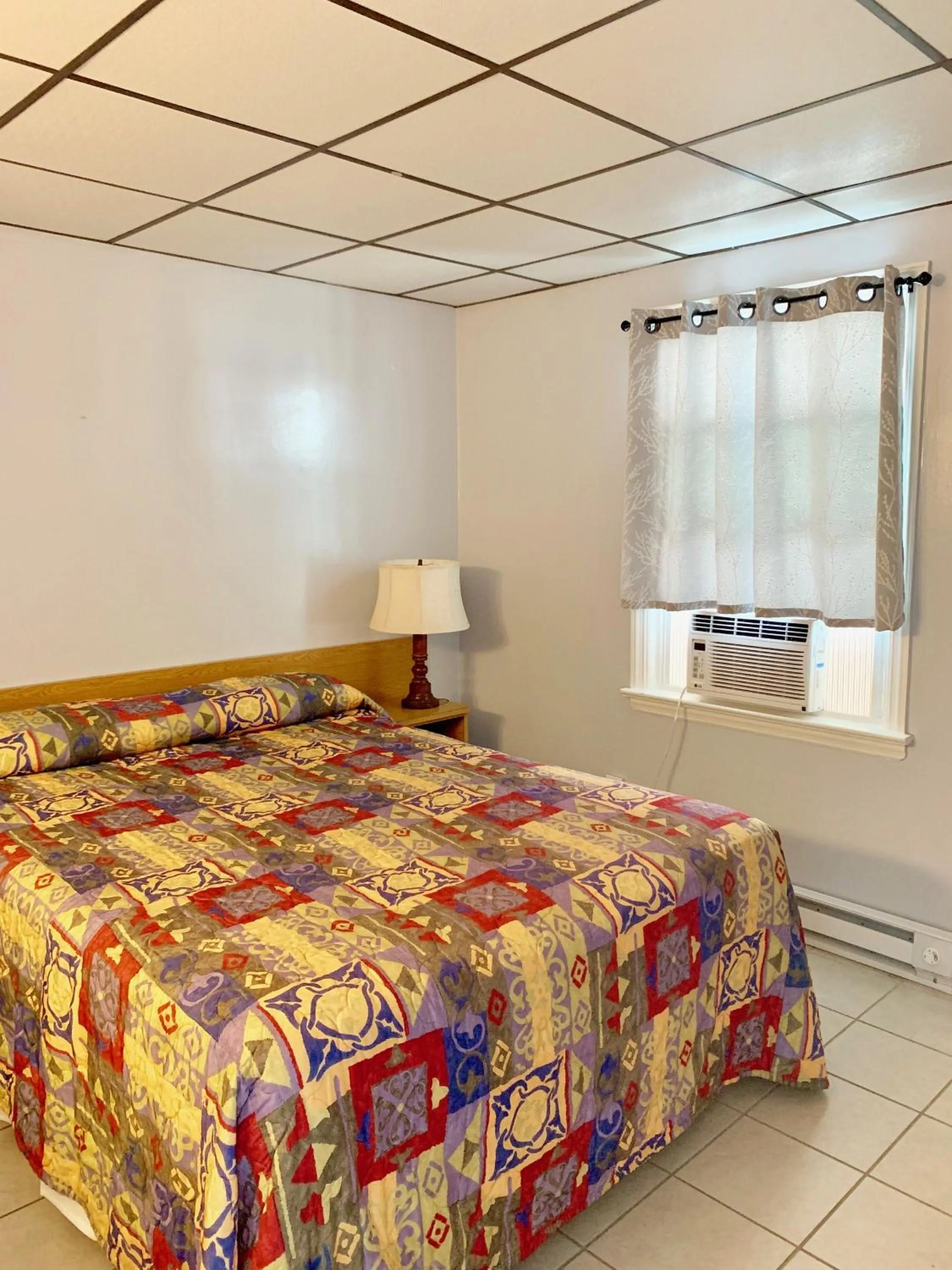 Bed in White Caps Motel