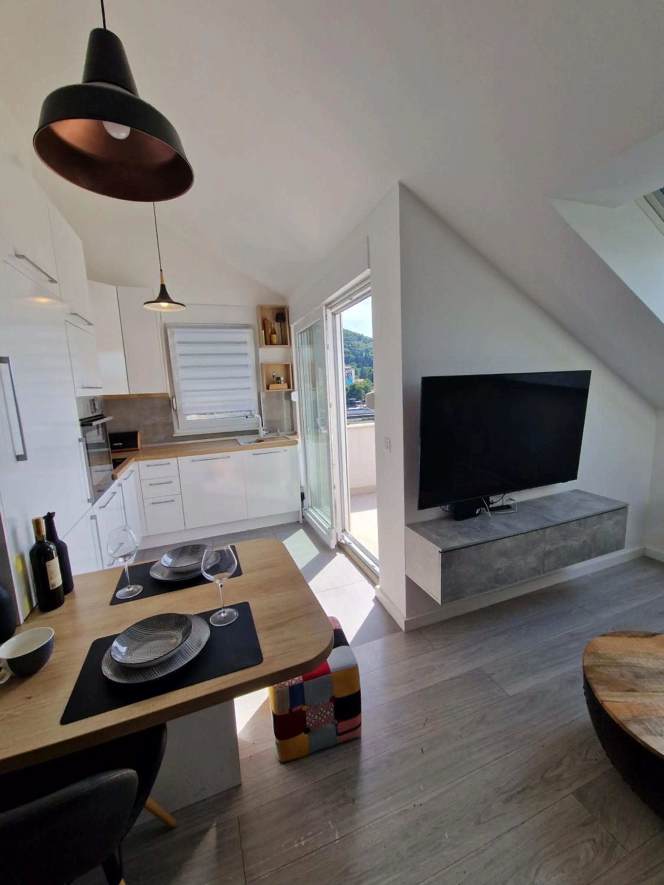 TV and multimedia in Apartments Mak & Lux - sea & sunset top view