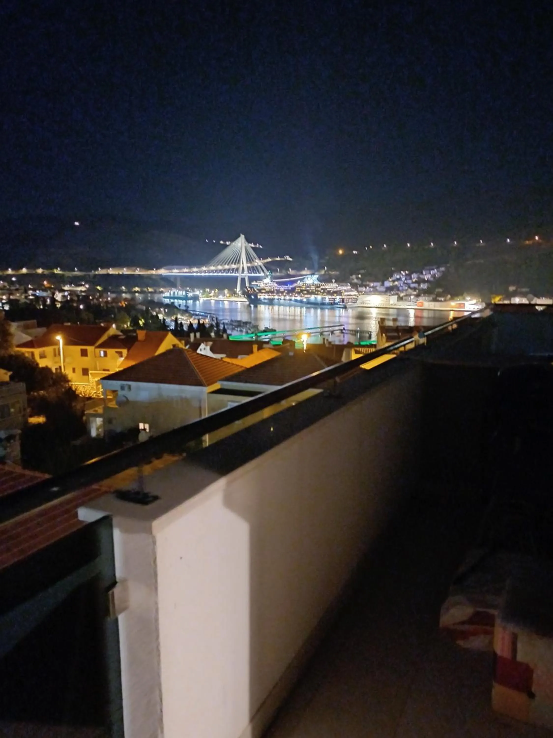Night in Apartments Mak & Lux - sea & sunset top view