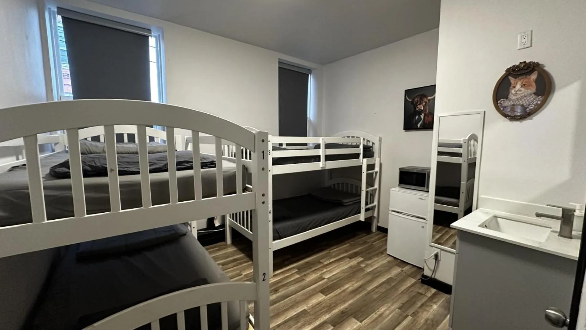 Photo of the whole room, Bed in Palmerston Hotel