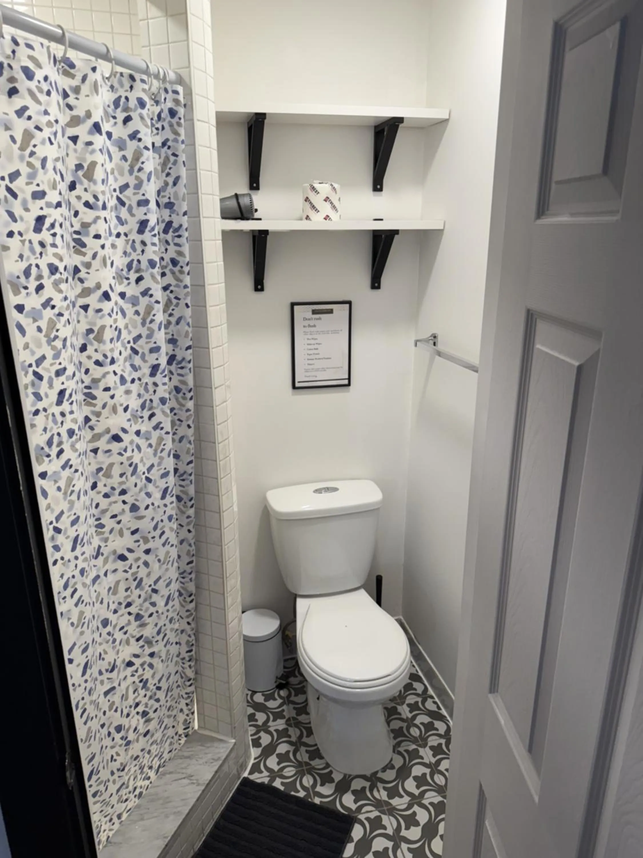 Shower in Palmerston Hotel