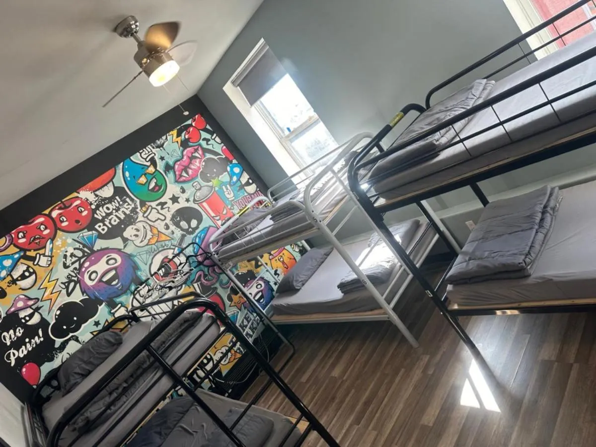 Photo of the whole room, Bed in Palmerston Hotel