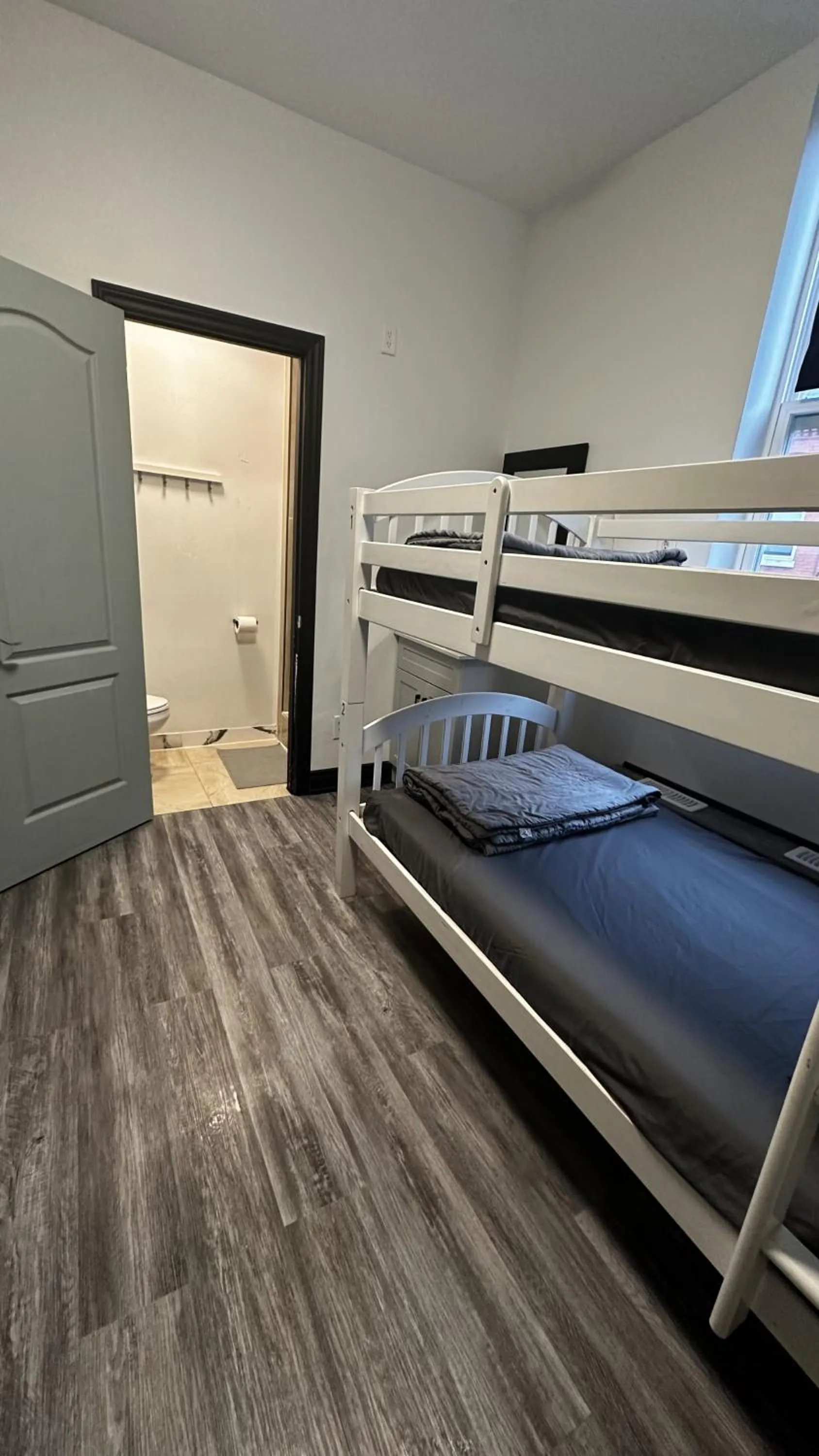 Shower, Bed in Palmerston Hotel