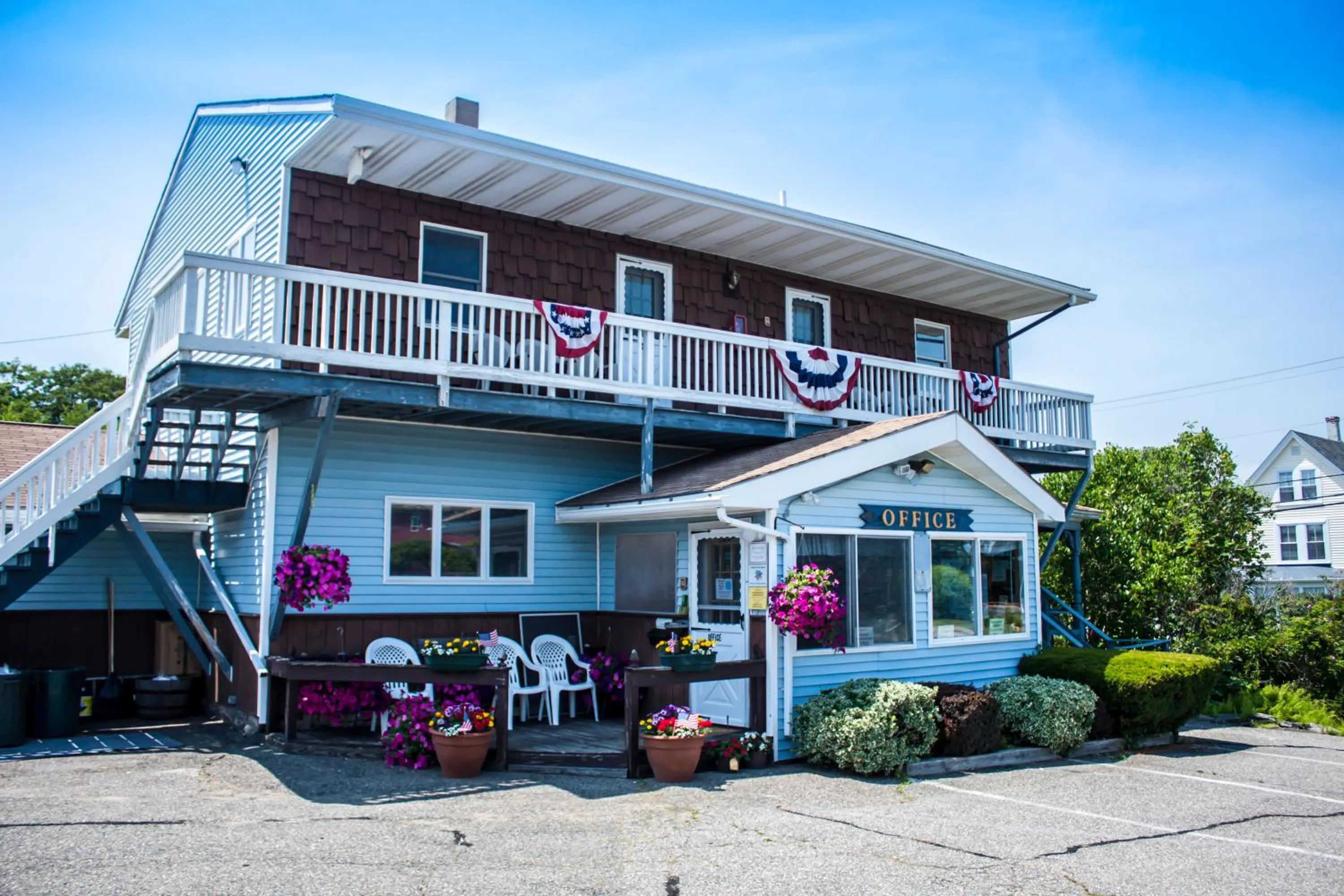 Property building in Inn Between the Beaches & Villager