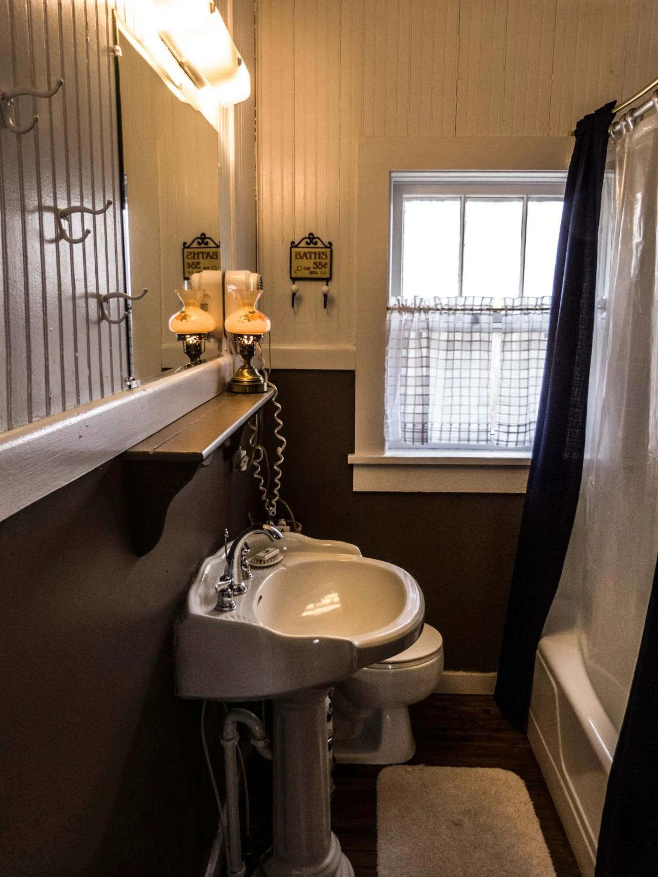Bathroom in Nolichuckey Bluffs Bed & Breakfast Cabins
