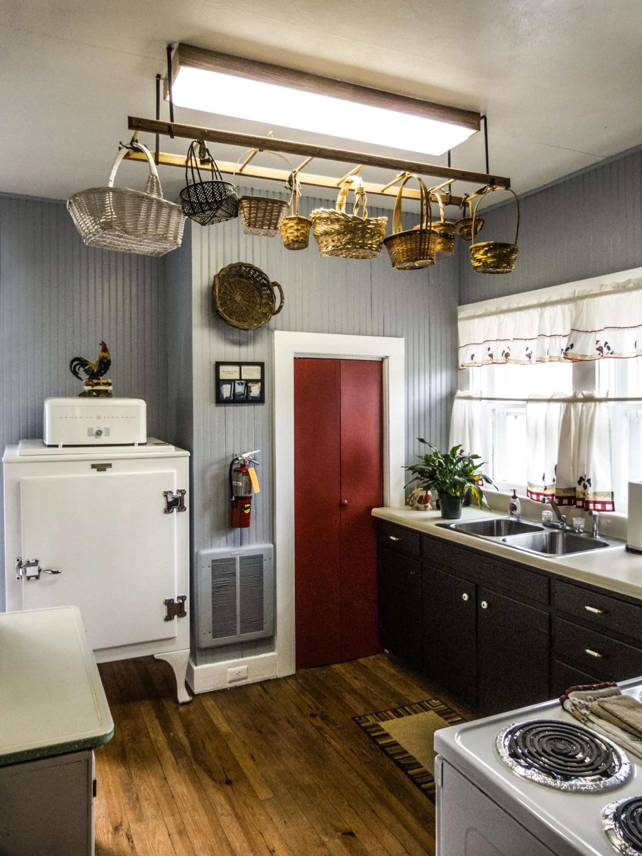 Kitchen or kitchenette in Nolichuckey Bluffs Bed & Breakfast Cabins