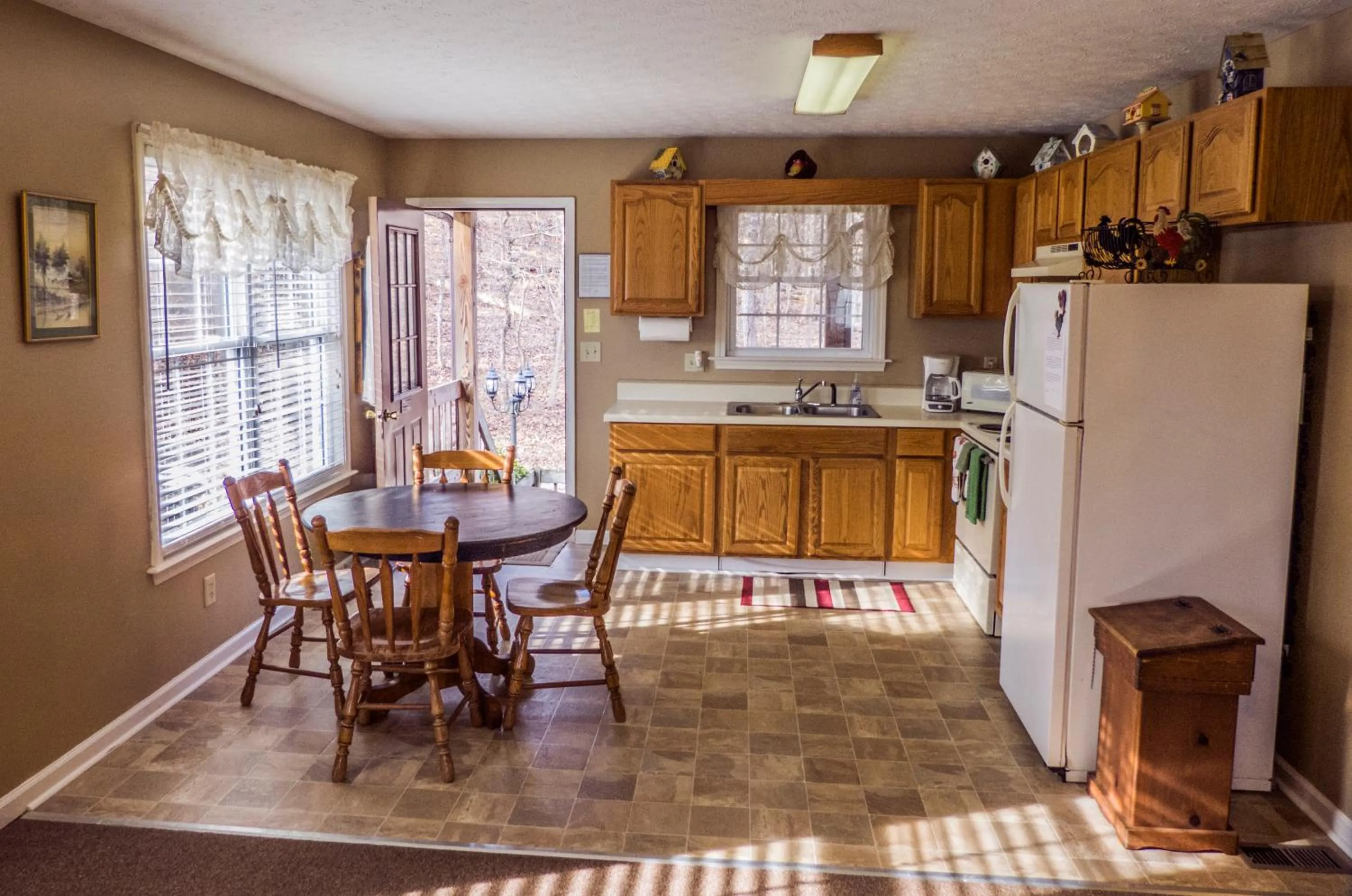 Kitchen or kitchenette in Nolichuckey Bluffs Bed & Breakfast Cabins