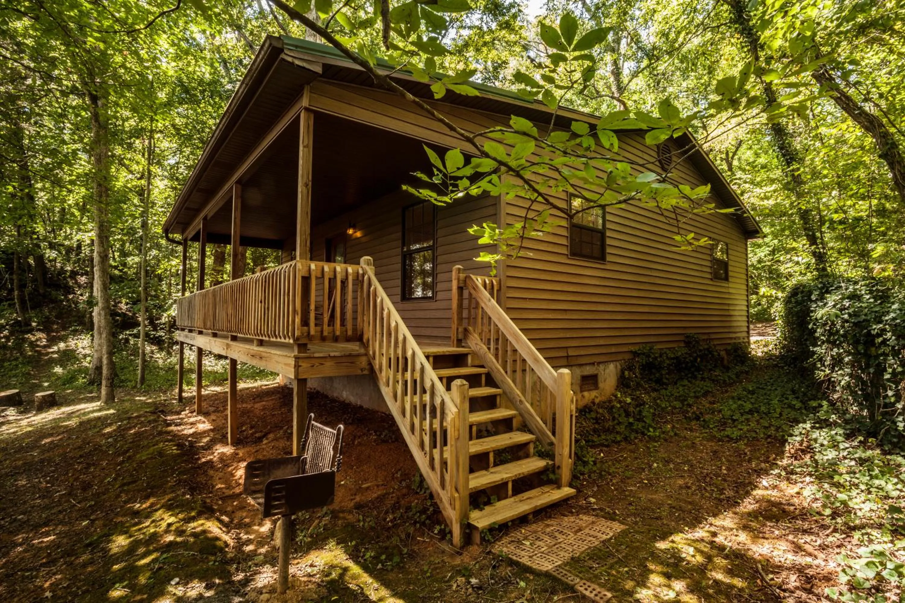 Property building in Nolichuckey Bluffs Bed & Breakfast Cabins