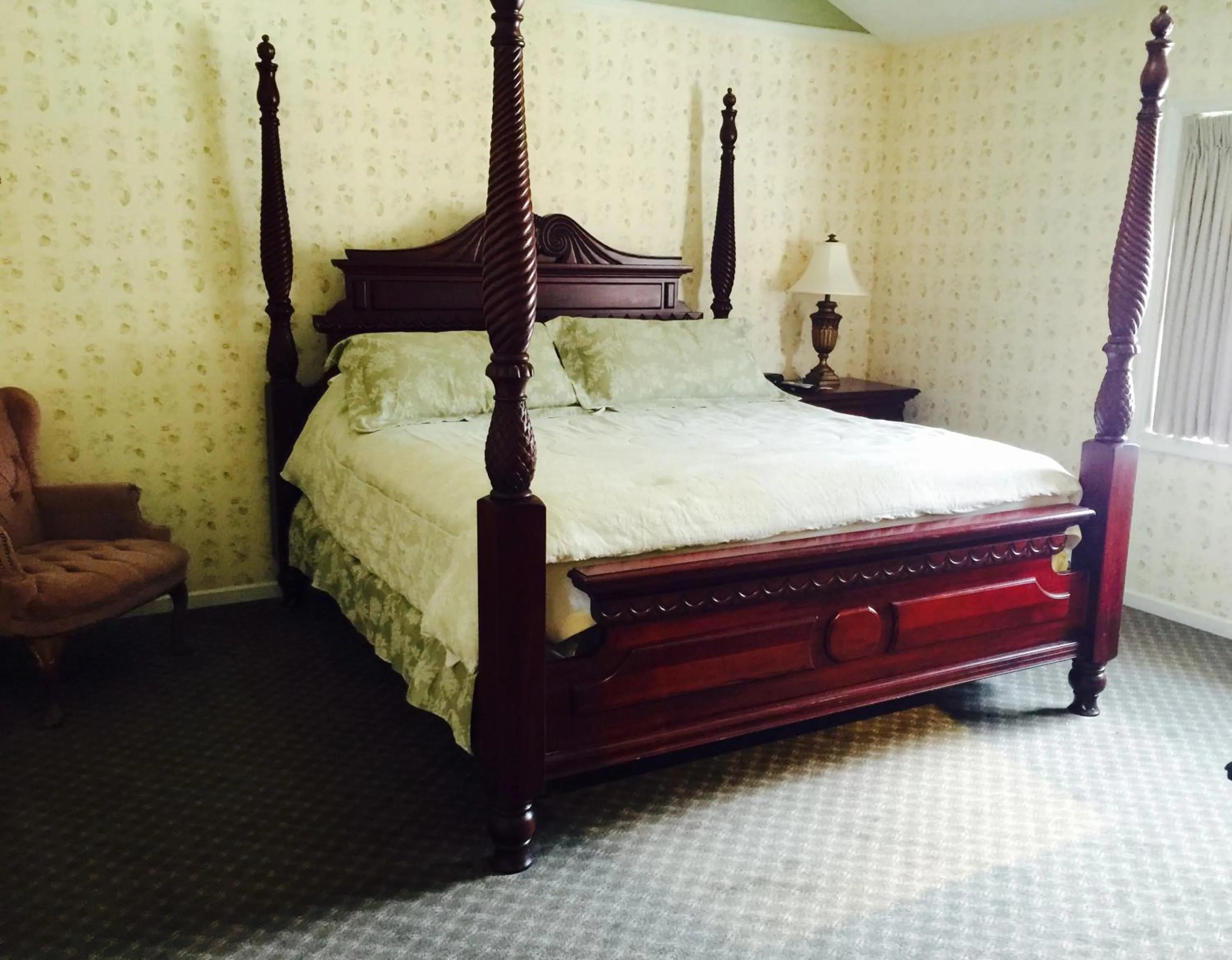 Bed in Afton House Inn