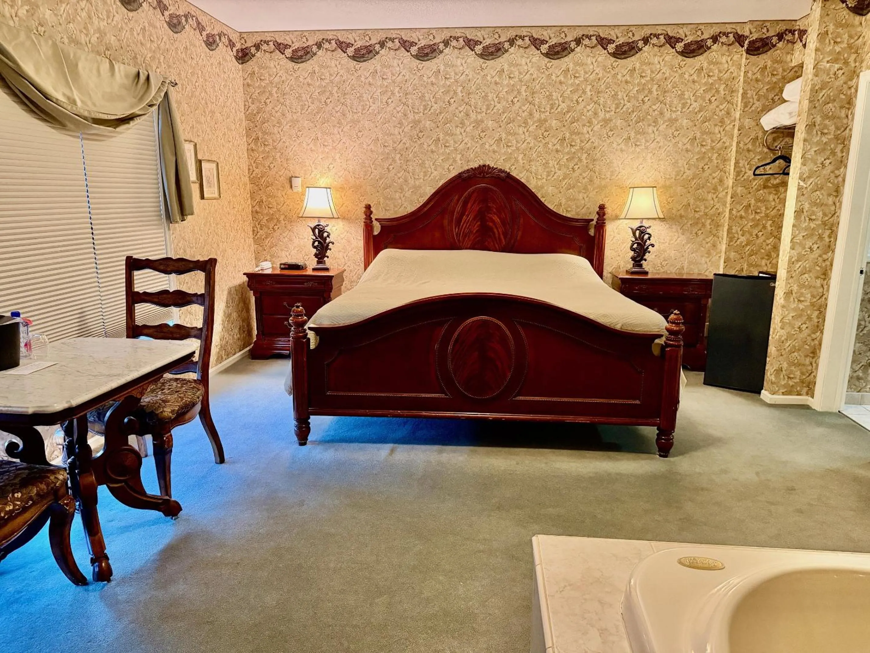 Bed in Afton House Inn