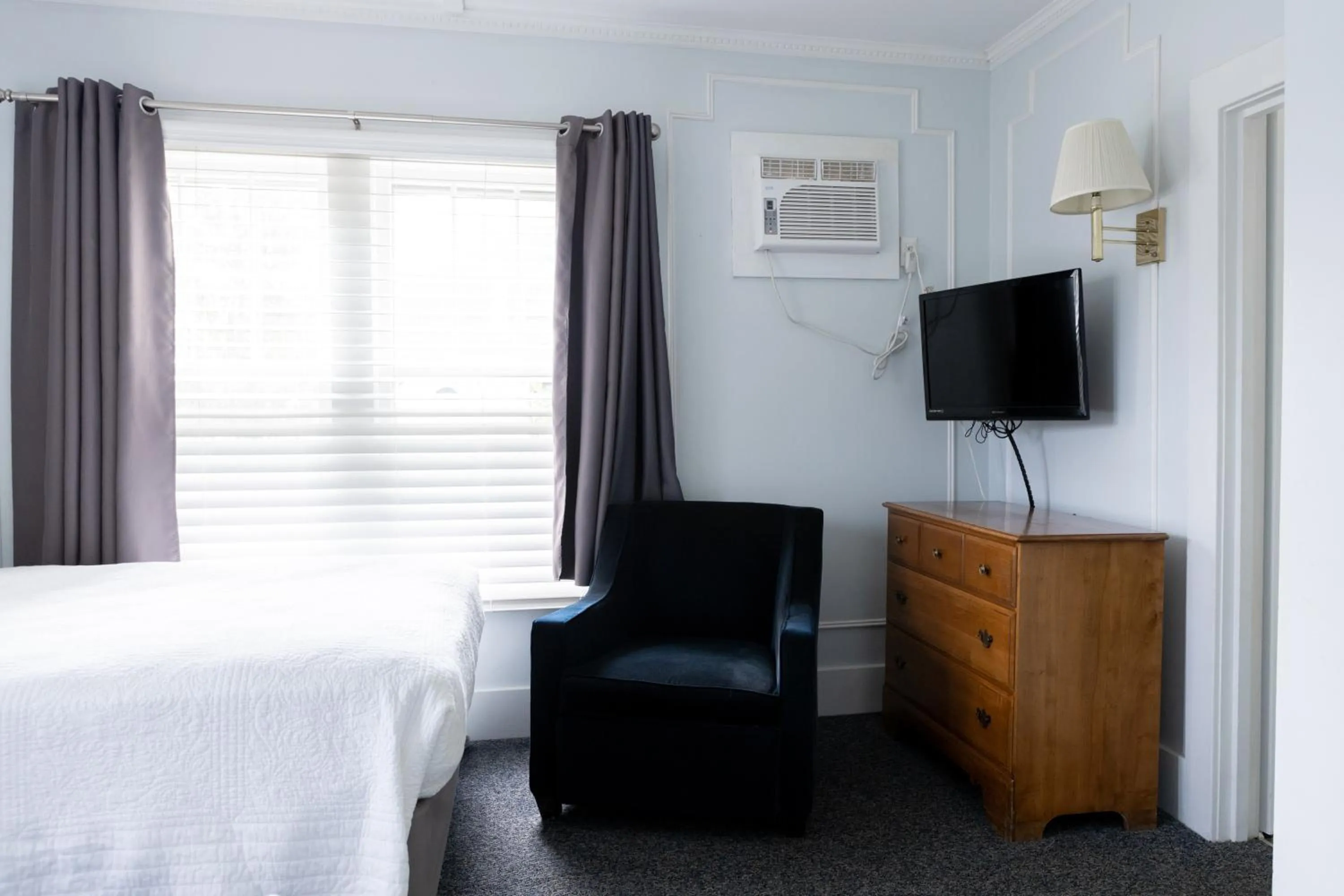 Bedroom, Bed in The Heritage of Lake George