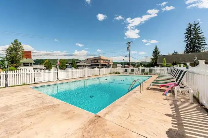 Family Suite in The Heritage of Lake George