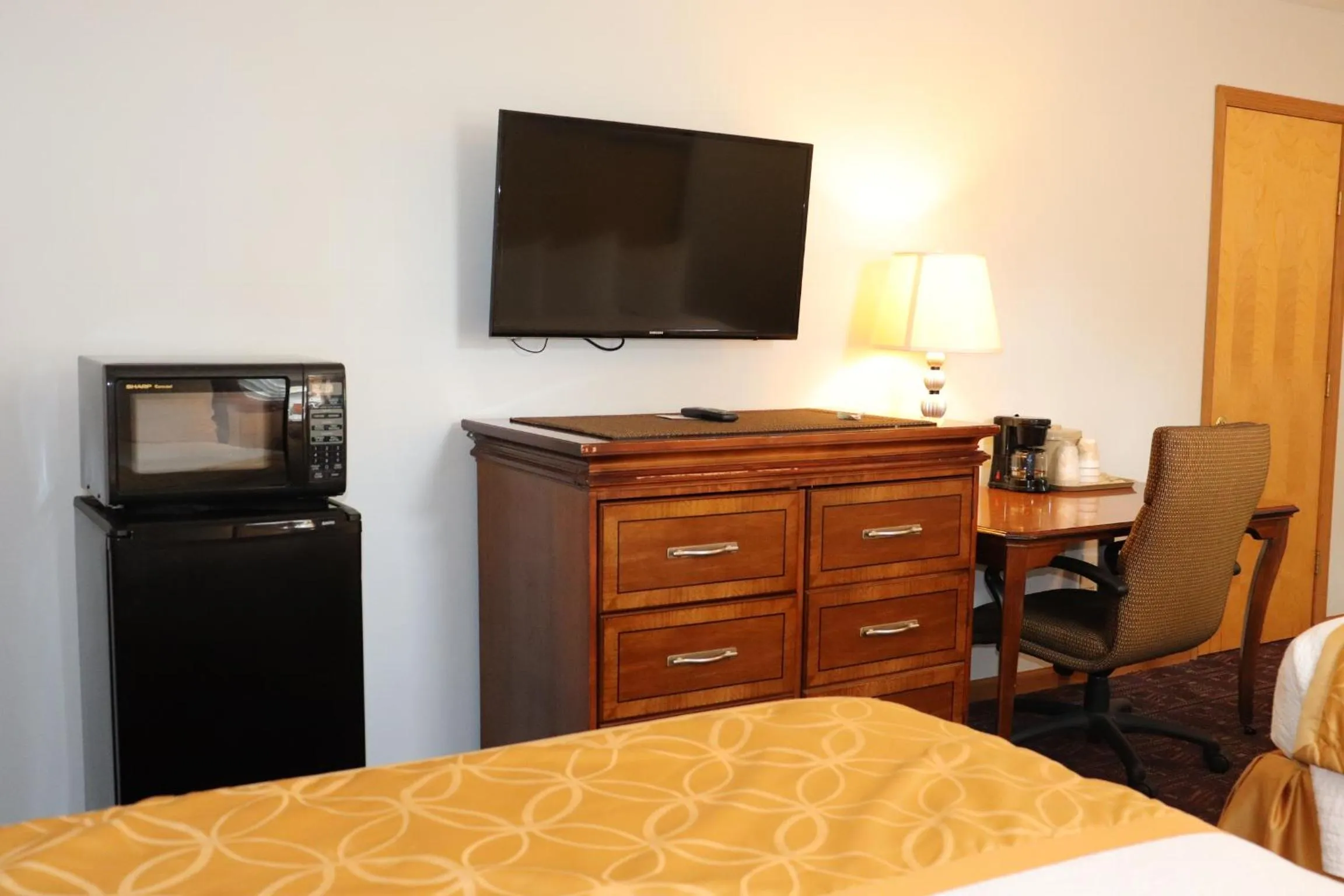 hair dresser, Bed in The Heritage of Lake George