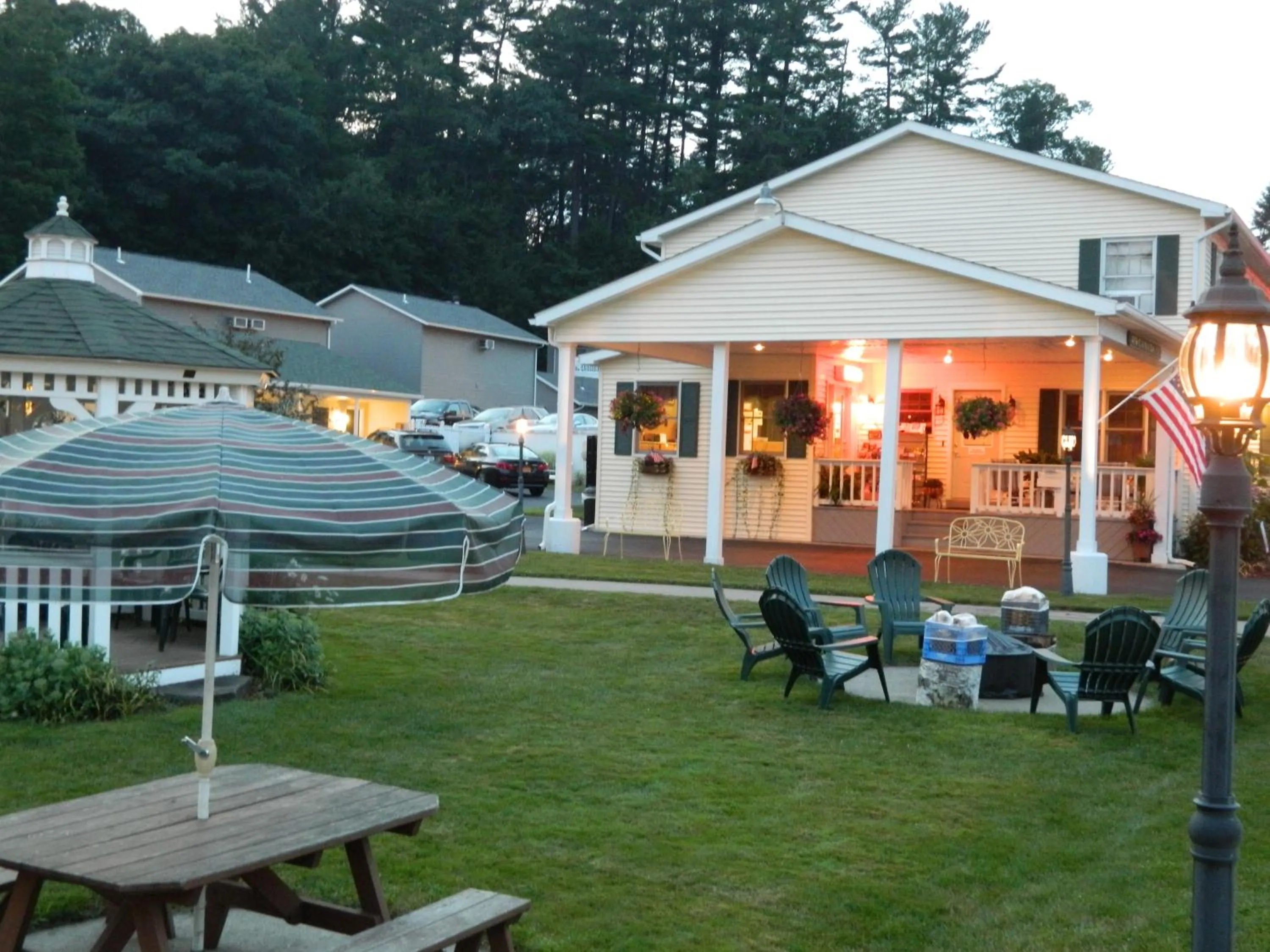 Facade/entrance in The Heritage of Lake George