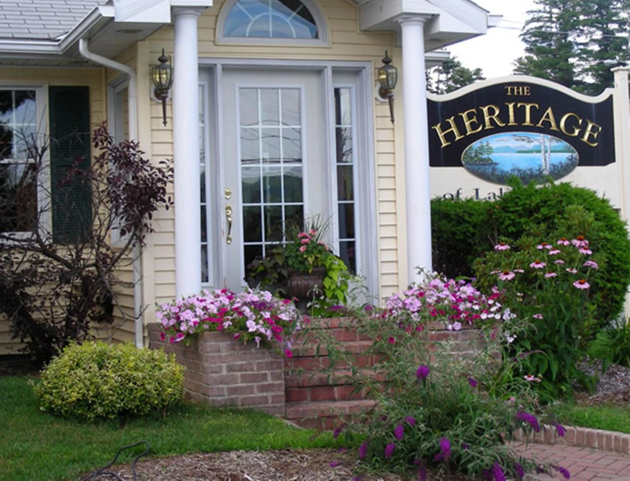 Facade/entrance in The Heritage of Lake George