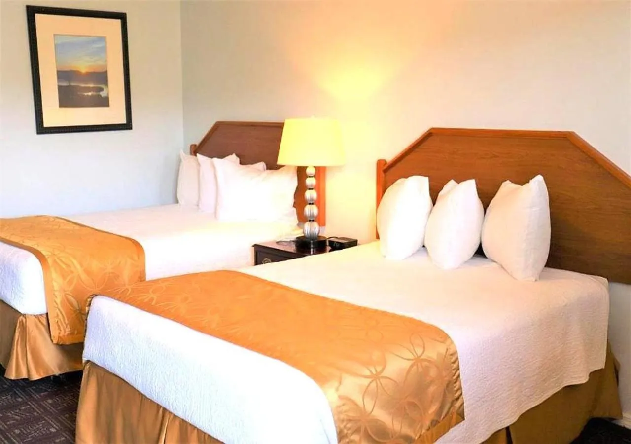 Bedroom, Bed in The Heritage of Lake George