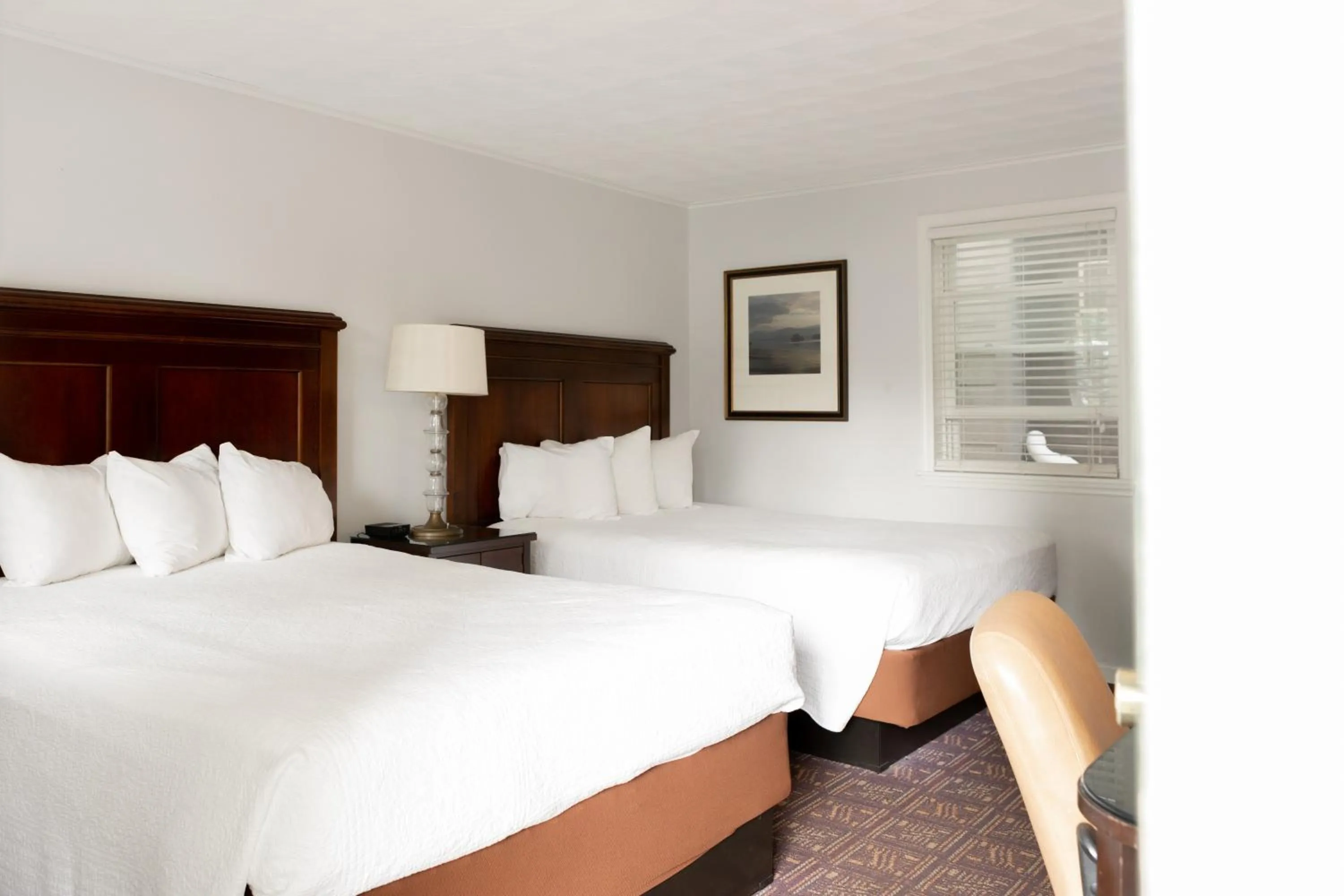 Photo of the whole room, Bed in The Heritage of Lake George