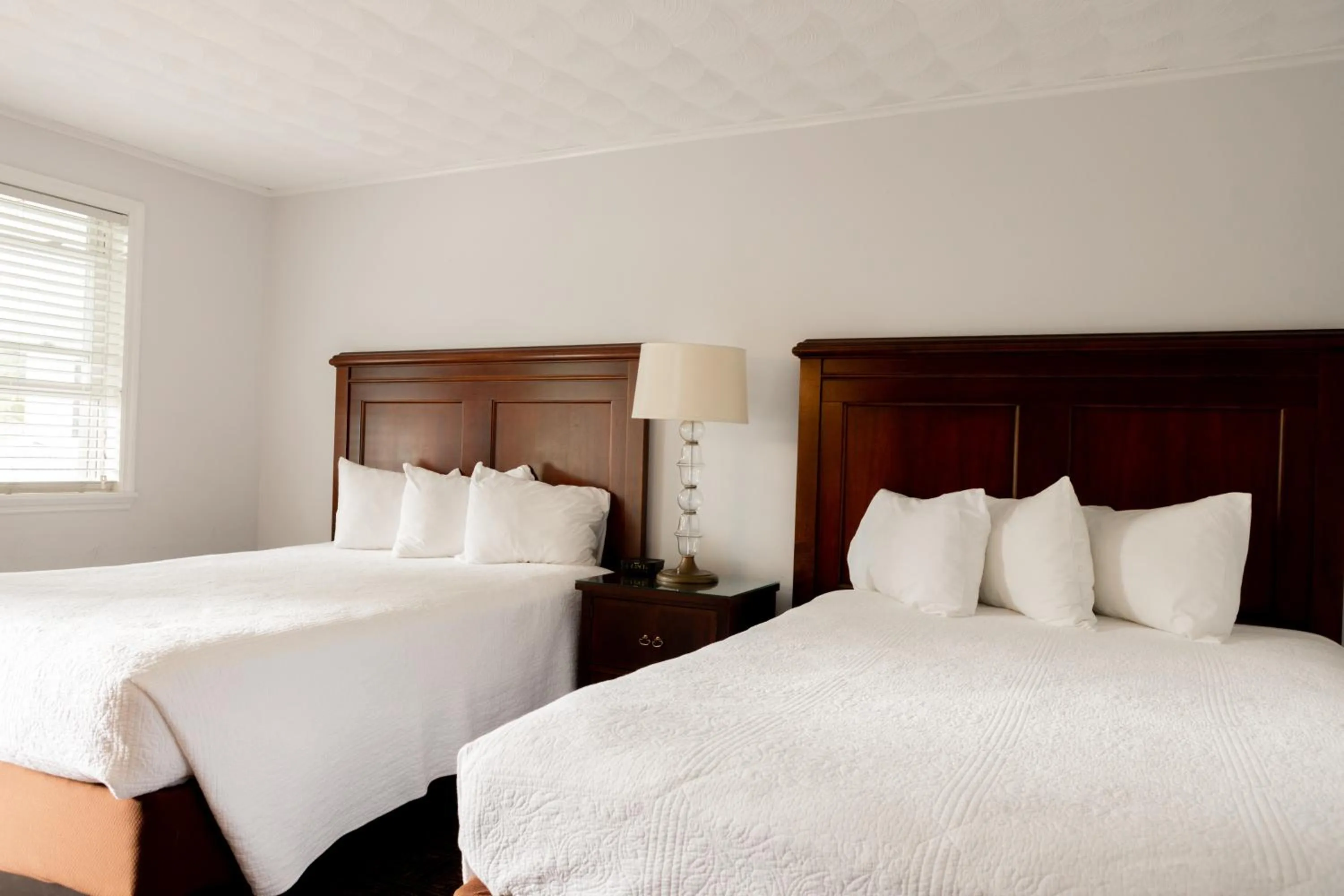 Bed in The Heritage of Lake George