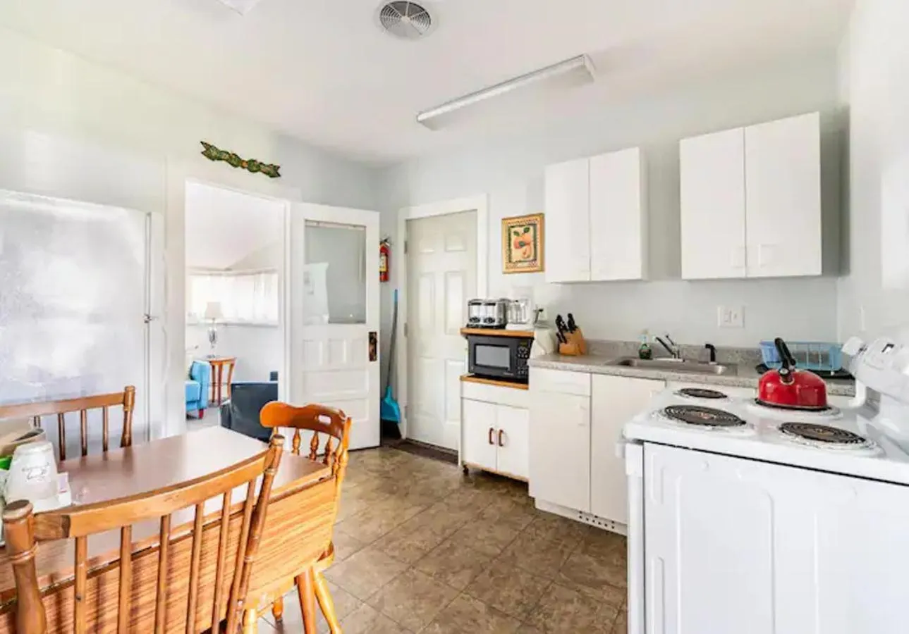 Kitchen or kitchenette in The Heritage of Lake George