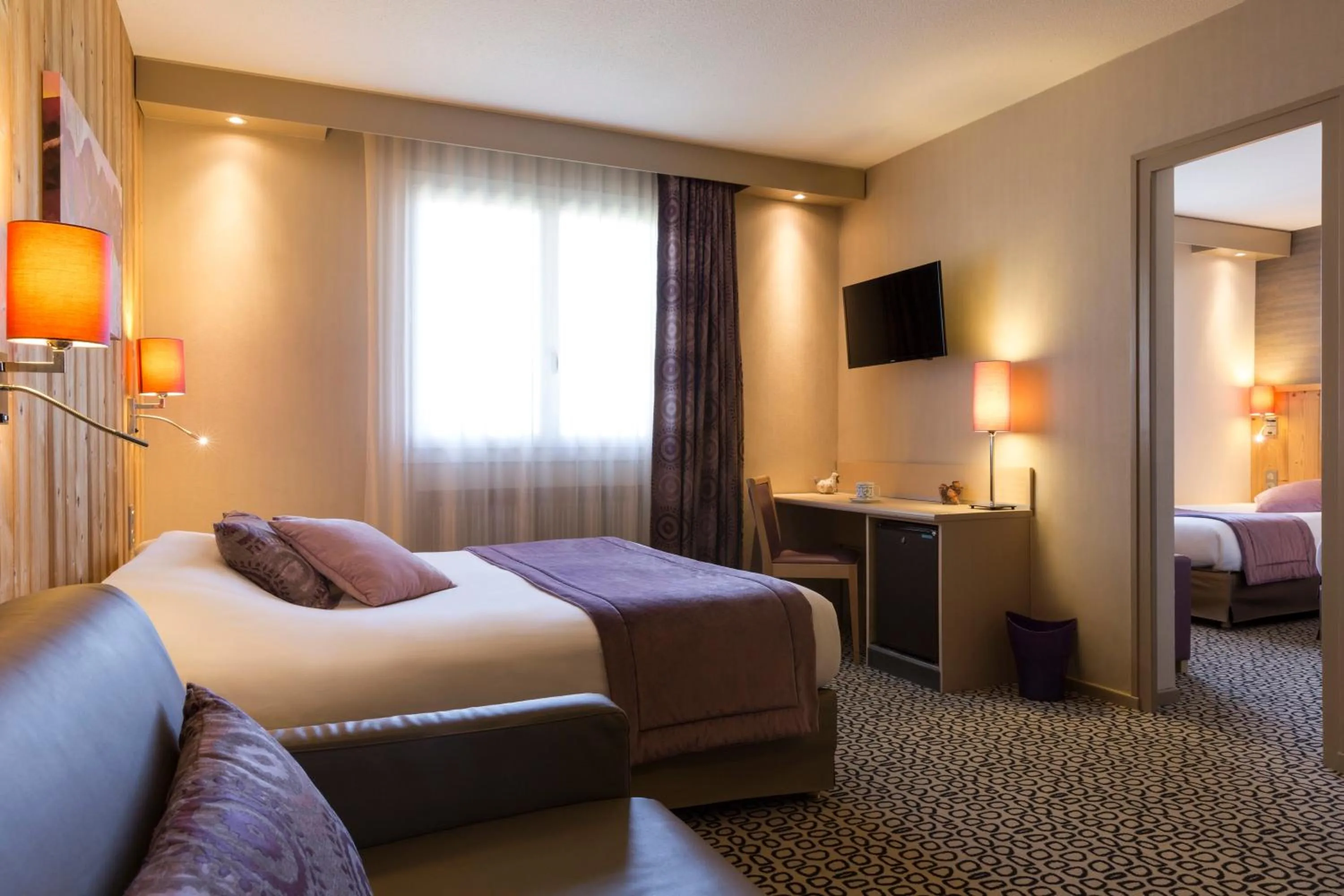 Photo of the whole room, Bed in The Originals City, Hôtel Rey du Mont Sion, Saint-Julien-en-Genevois Sud