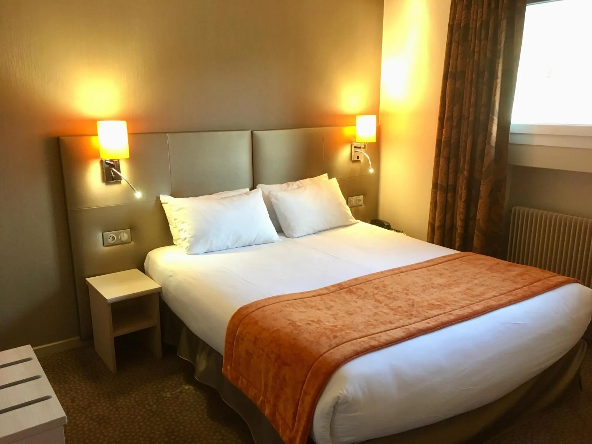 Bedroom, Bed in The Originals City, Hôtel Rey du Mont Sion, Saint-Julien-en-Genevois Sud