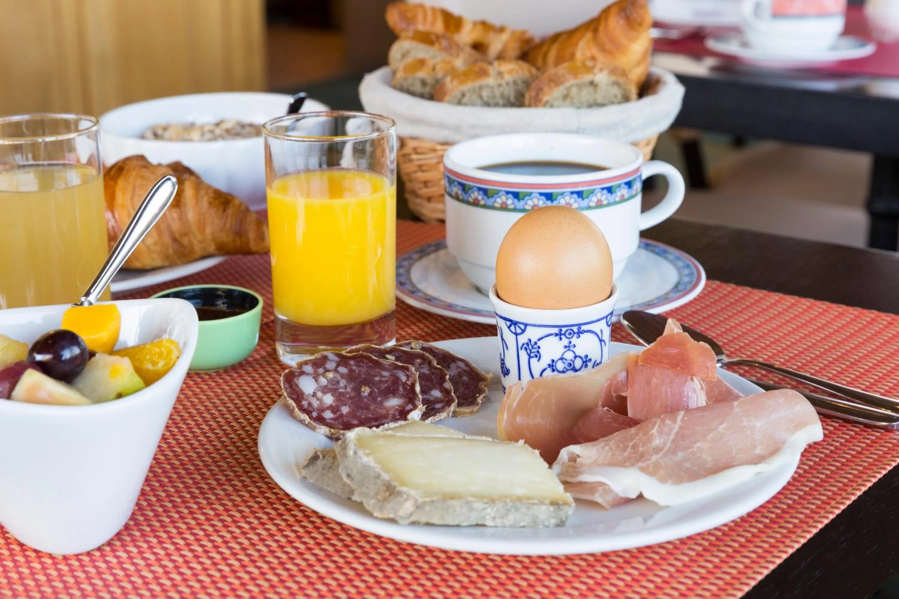 Continental breakfast in The Originals City, Hôtel Rey du Mont Sion, Saint-Julien-en-Genevois Sud