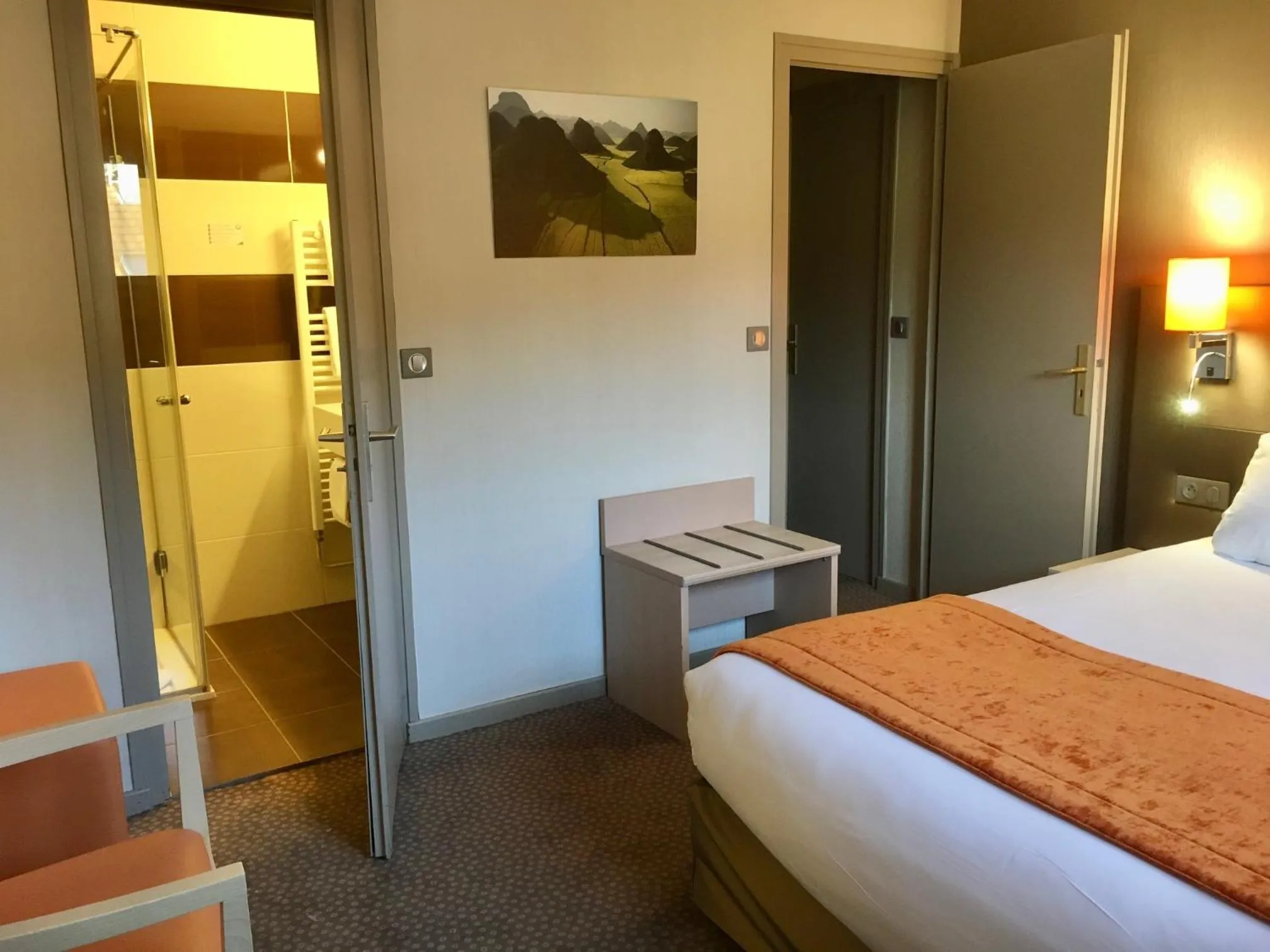 Bathroom, Bed in The Originals City, Hôtel Rey du Mont Sion, Saint-Julien-en-Genevois Sud