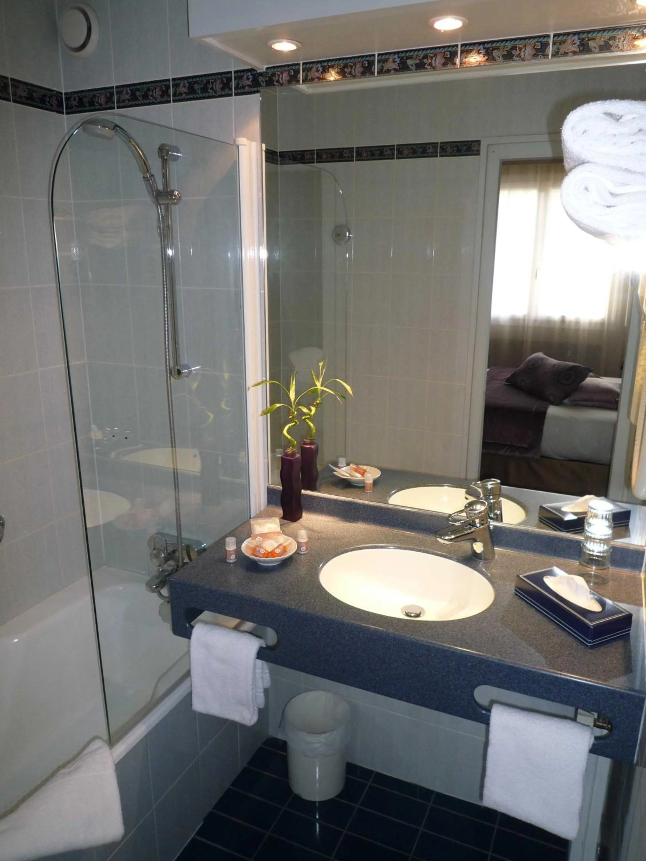 Property building in The Originals City, Hôtel Rey du Mont Sion, Saint-Julien-en-Genevois Sud