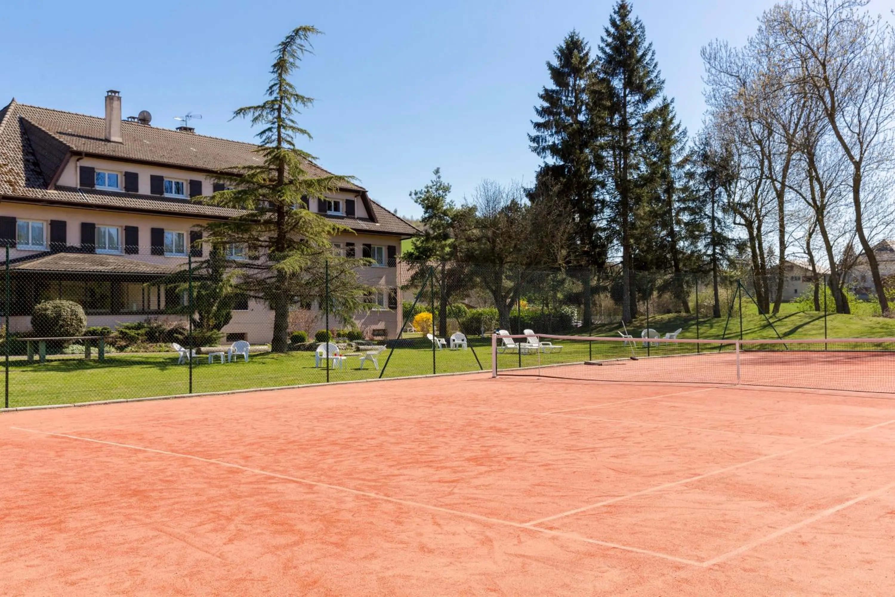 Facade/entrance in The Originals City, Hôtel Rey du Mont Sion, Saint-Julien-en-Genevois Sud