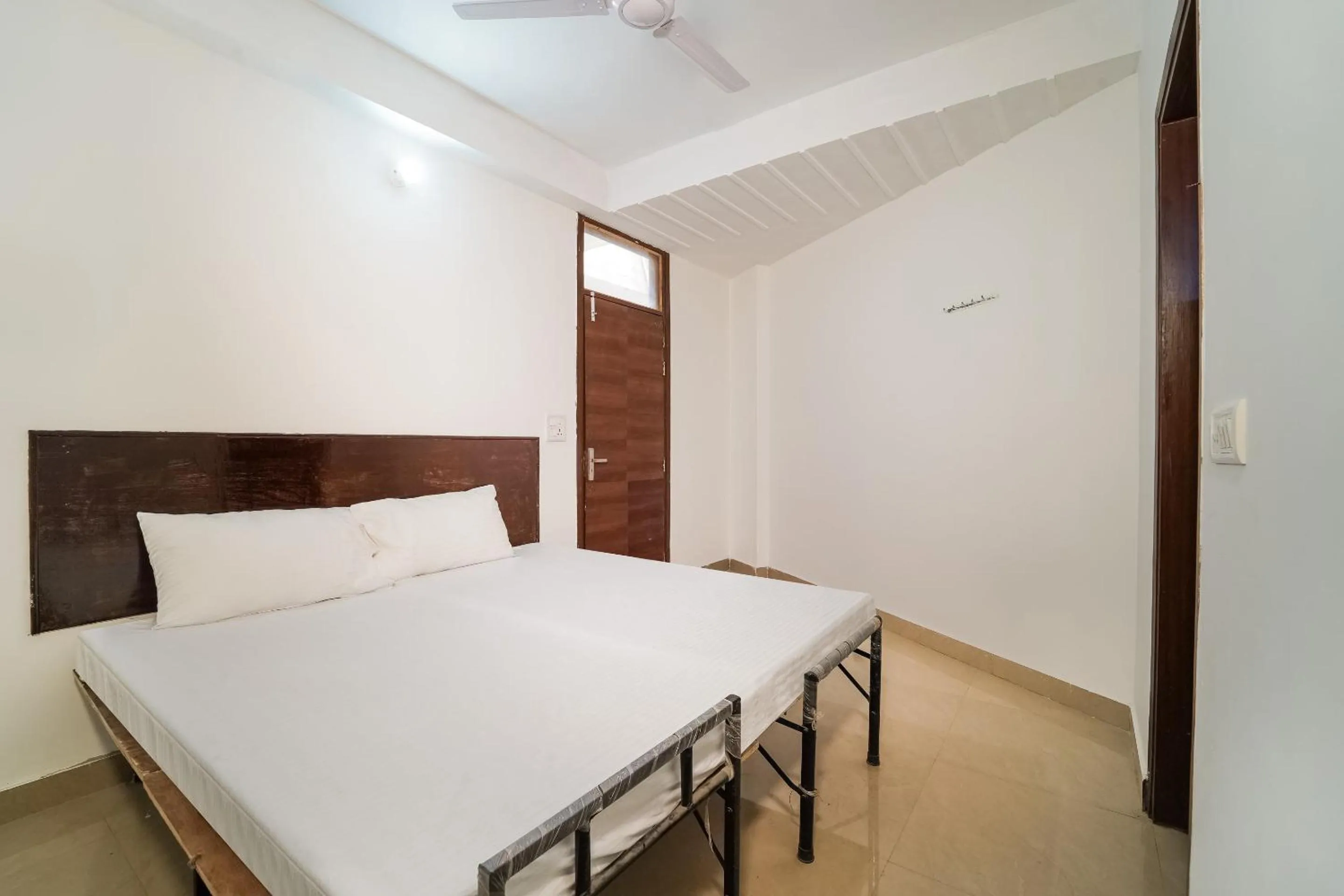 Bedroom, Bed in Super Hotel O Chahal Guest House Near Nangloi Railway Station Metro Station