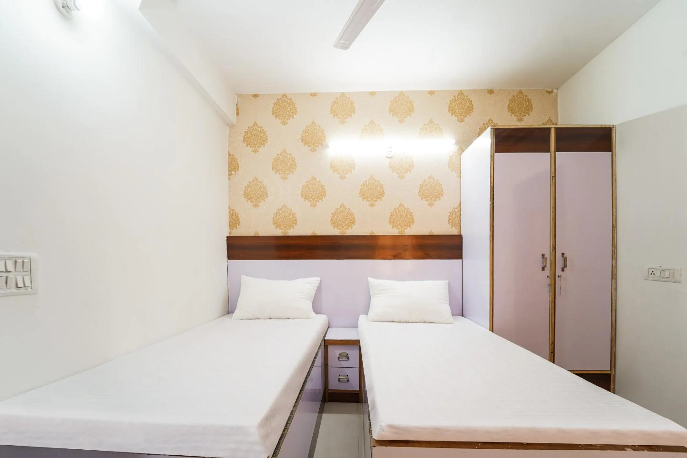 Bedroom, Bed in Super Hotel O Chahal Guest House Near Nangloi Railway Station Metro Station