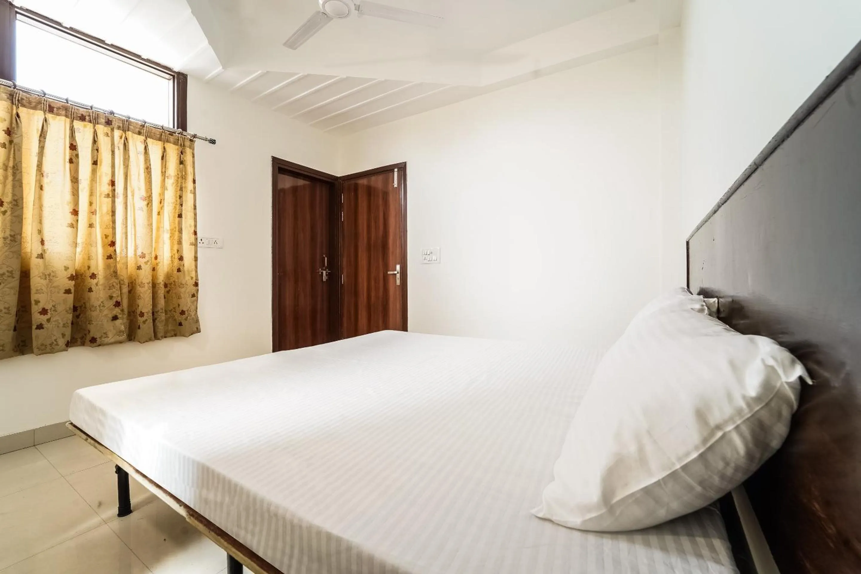 Bedroom, Bed in Super Hotel O Chahal Guest House Near Nangloi Railway Station Metro Station